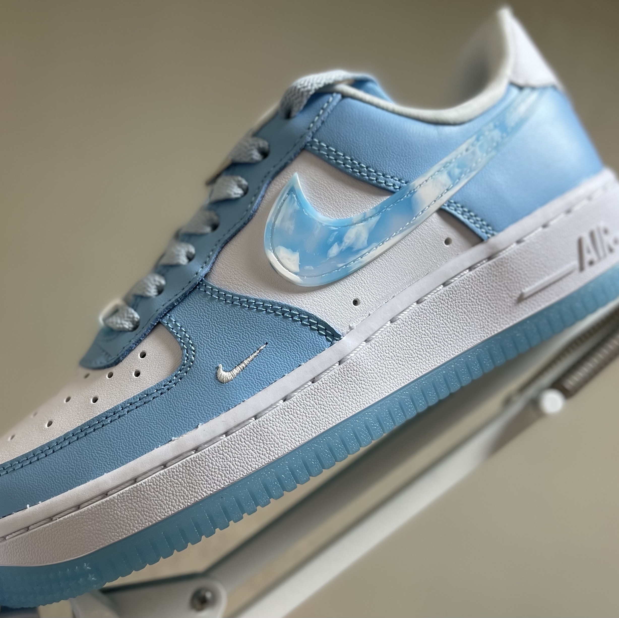 (W) Nike Air Force 1 '07 LX Celestine Blue 착용 스타일 - 1
