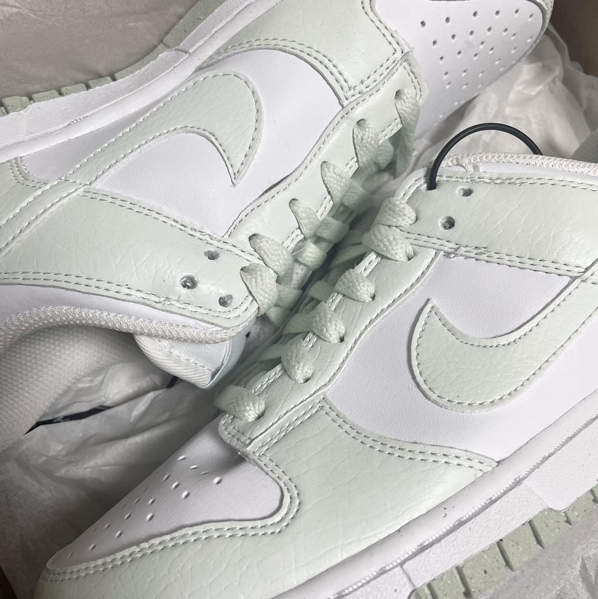 (W) Nike Dunk Low Next Nature Barely Green and White 착용 스타일