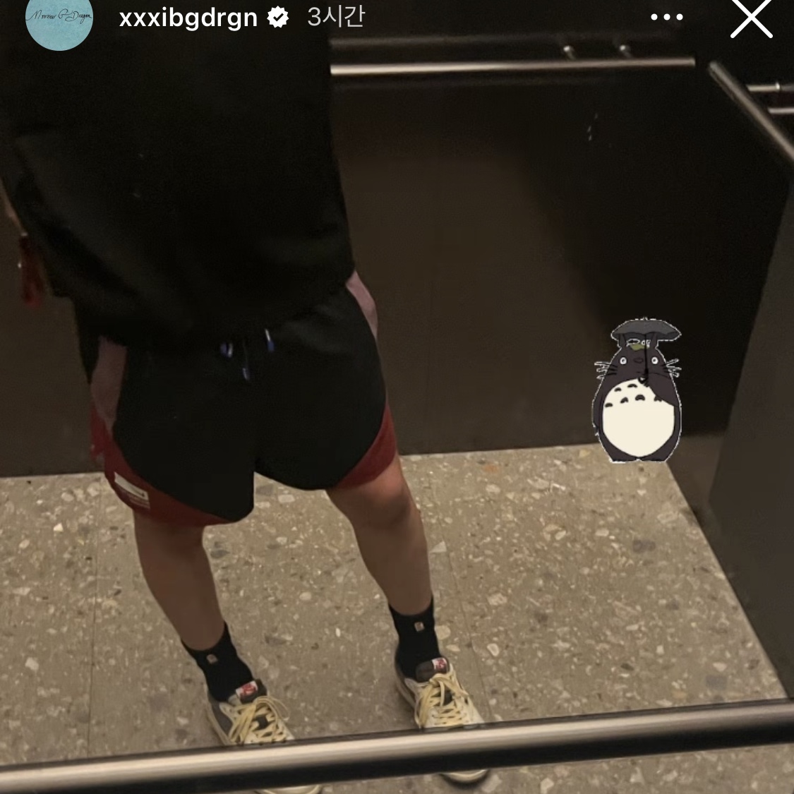 Jordan 1 x Travis Scott Retro Low OG SP Sail and Ridgerock 착용 스타일