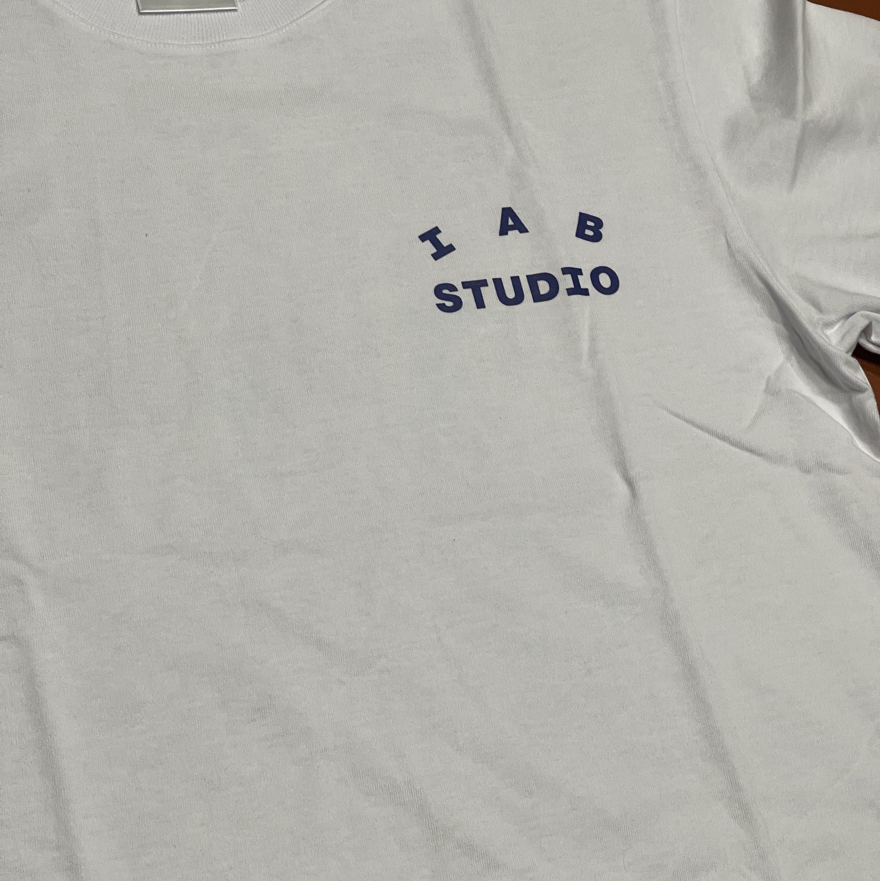 IAB Studio T-Shirt White Navy - 22FW 착용 스타일