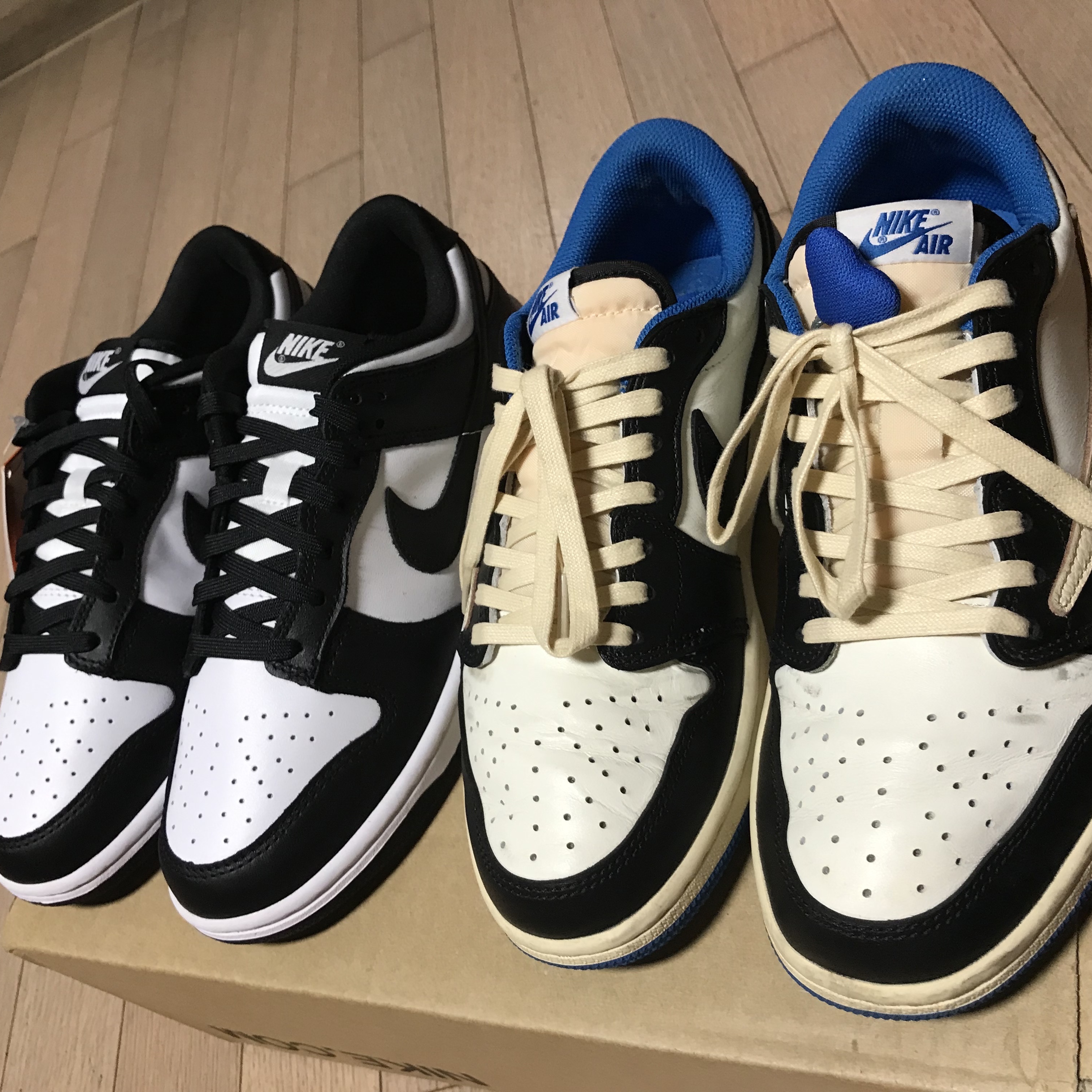 Nike Dunk Low Retro Black, Jordan 1 x Travis Scott x Fragment Retro Low OG SP Military Blue 착용 스타일 - 1