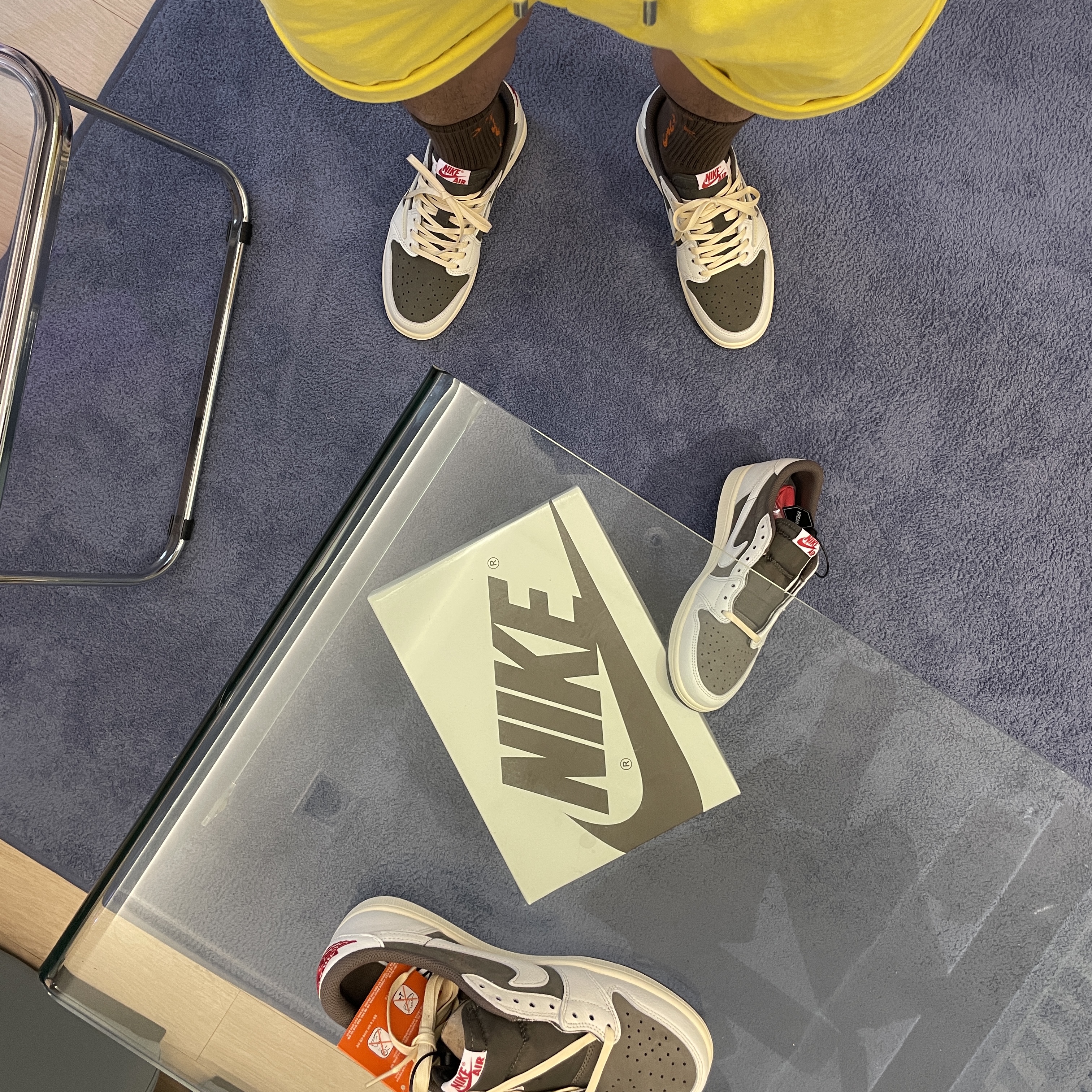 Jordan 1 x Travis Scott Retro Low OG SP Sail and Ridgerock, Nike x Stussy WT T-Shirt White - US/EU 착용 스타일 - 3