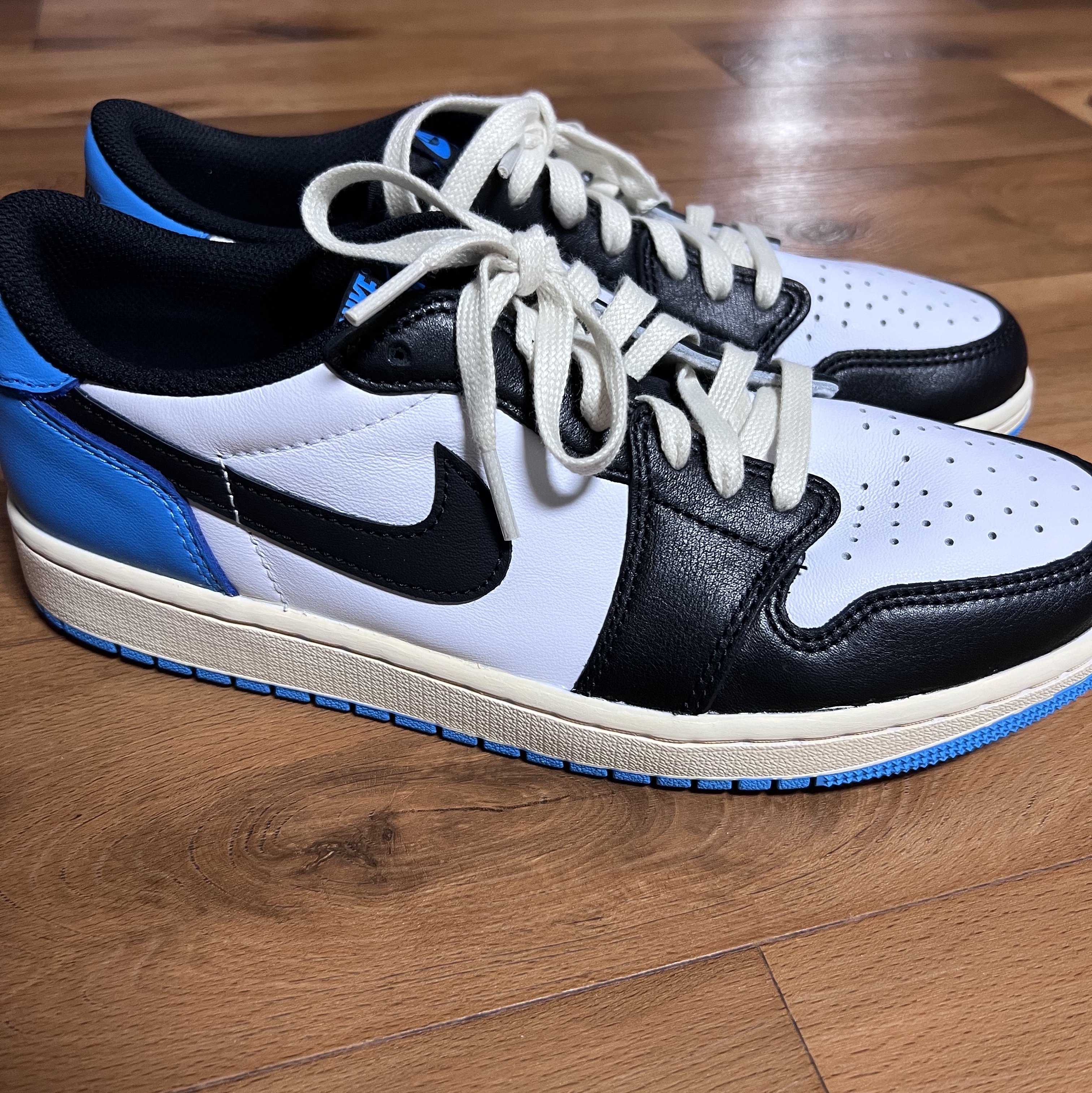 Jordan 1 Retro Low OG Black and Dark Powder Blue, (W) Jordan 1 Retro Low OG Black and Dark Powder Blue 착용 스타일 - 2