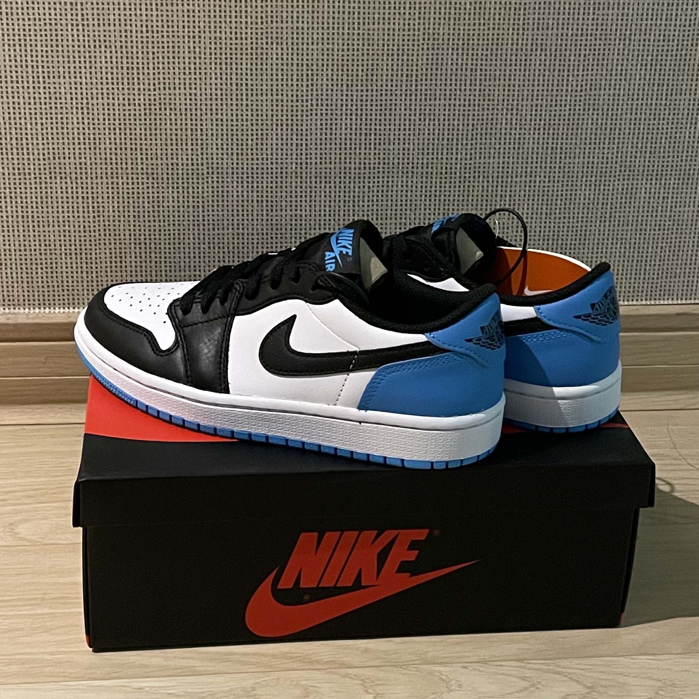 (W) Jordan 1 Retro Low OG Black and Dark Powder Blue 착용 스타일