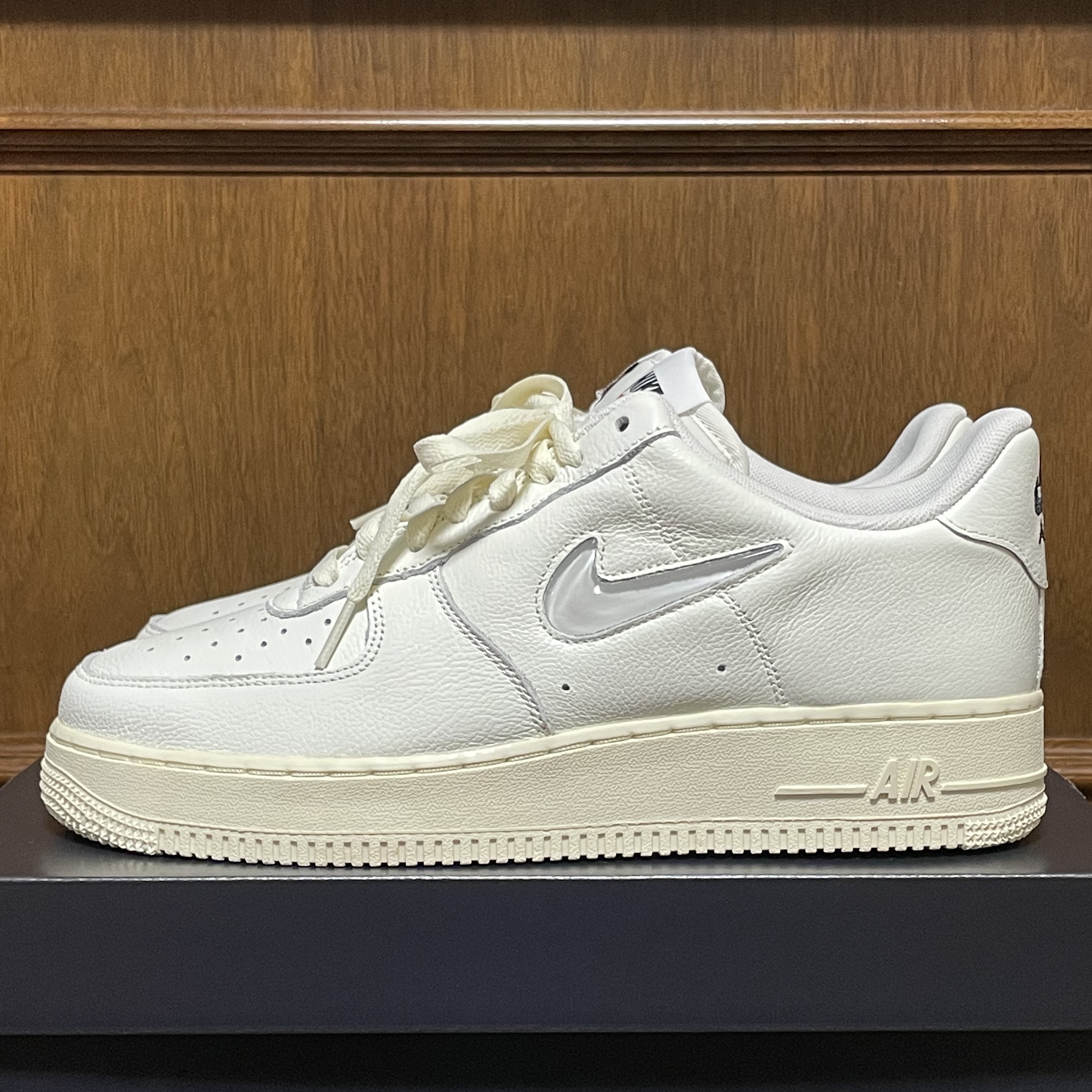 Nike Air Force 1 '07 PRM Vintage Sail 착용 스타일 - 1