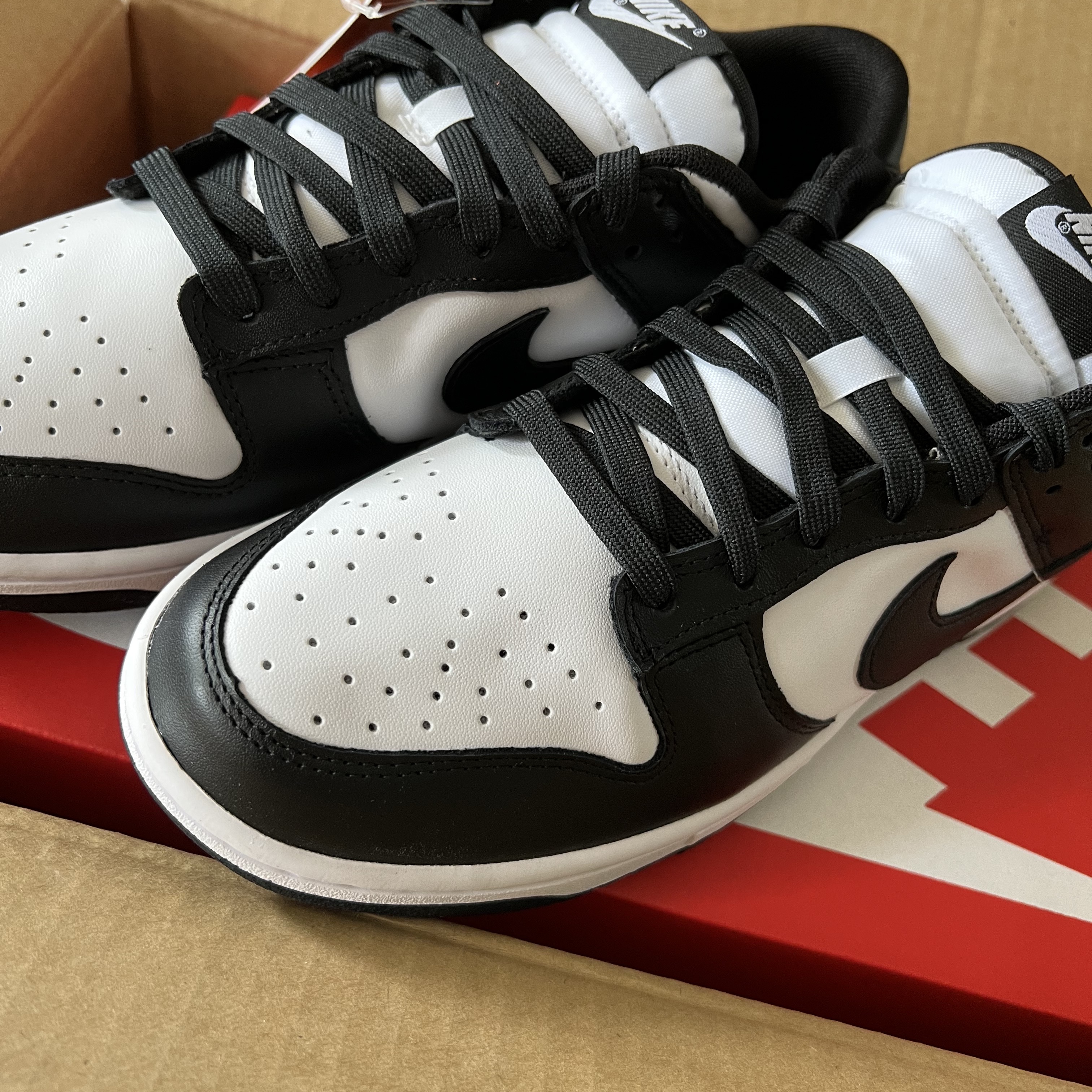 Nike Dunk Low Retro Black 착용 스타일 - 2
