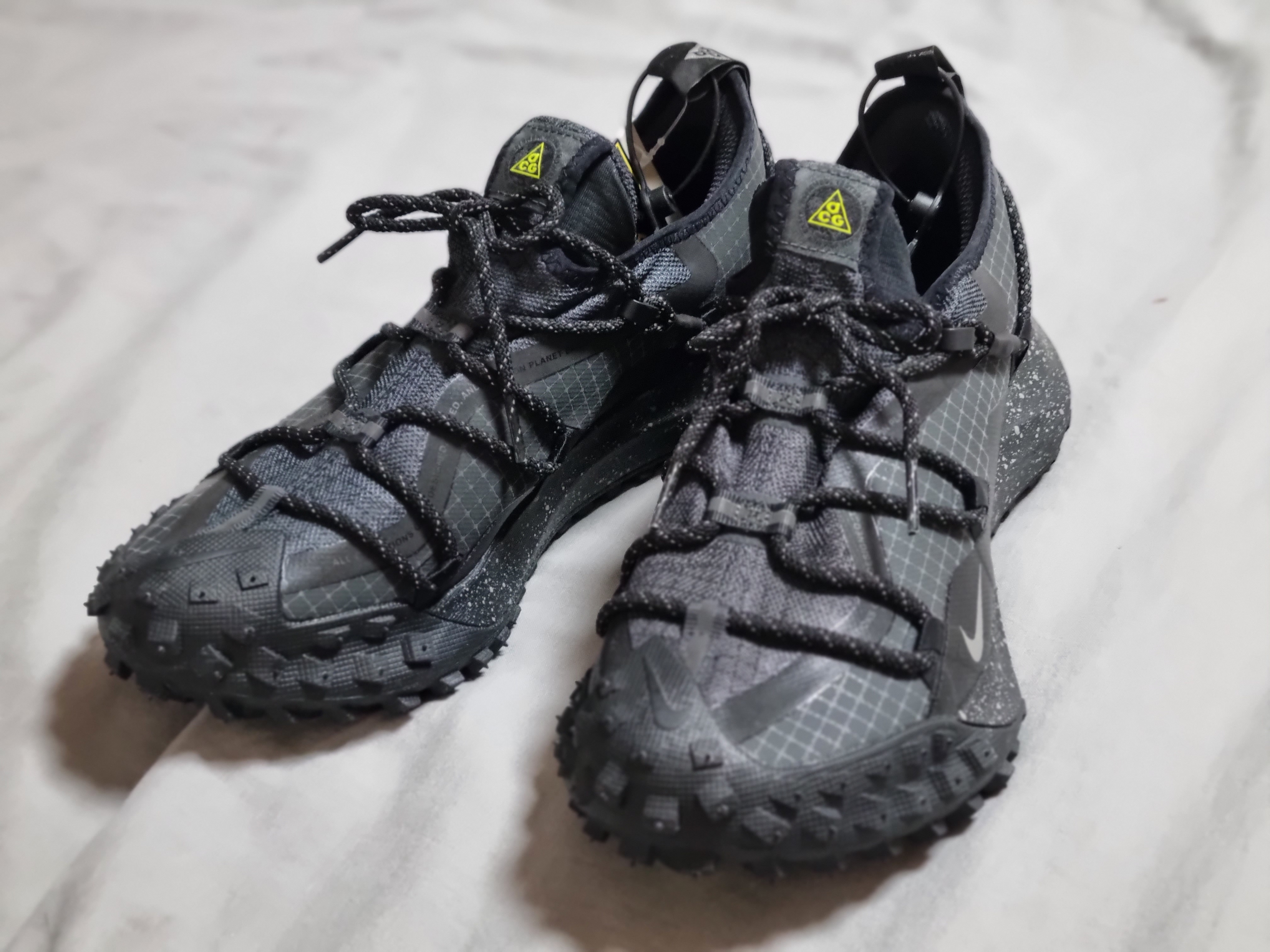 Nike ACG Mountain Fly Low Gore-Tex SE Dark Smoke Grey 착용 스타일 - 5