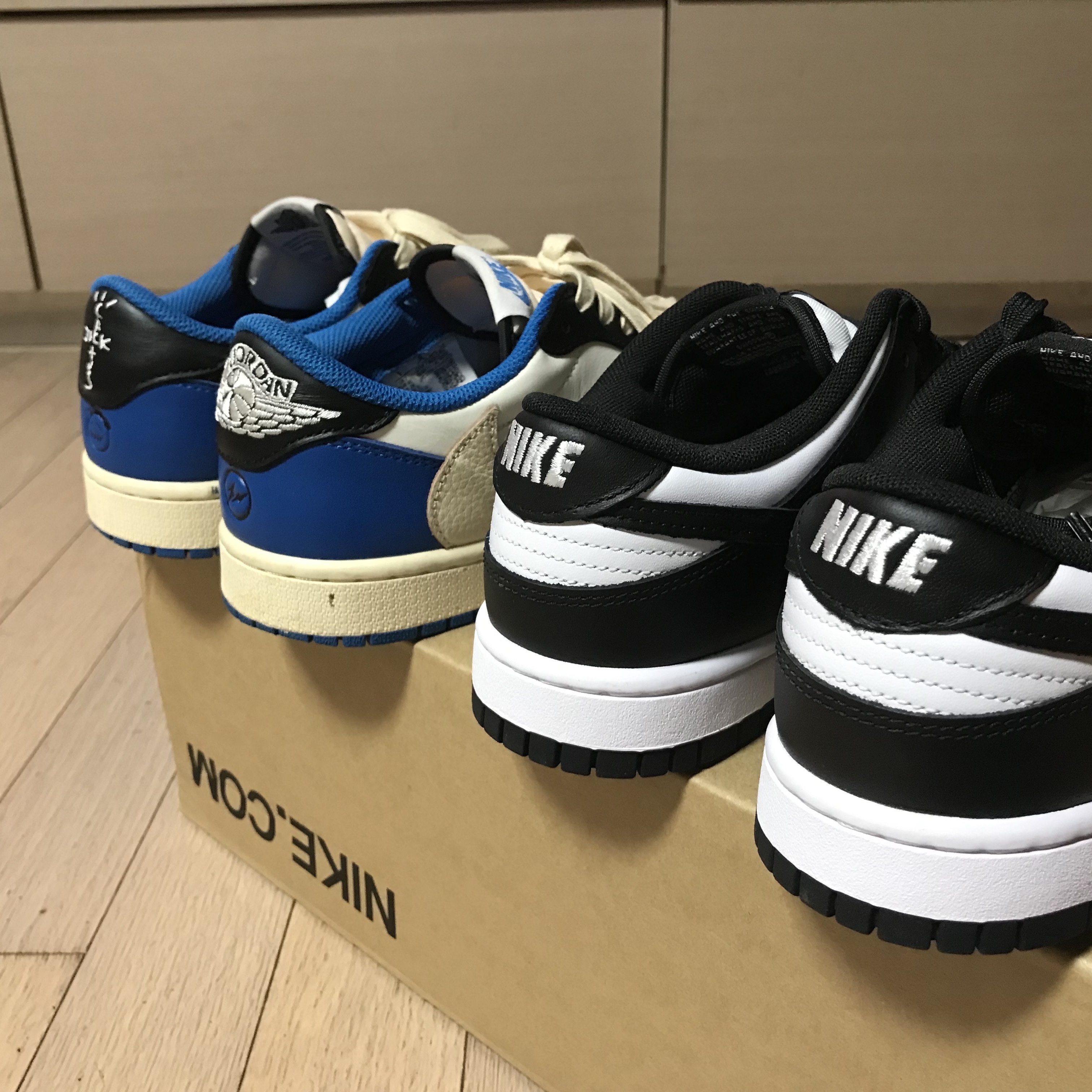 Nike Dunk Low Retro Black, Jordan 1 x Travis Scott x Fragment Retro Low OG SP Military Blue 착용 스타일 - 2