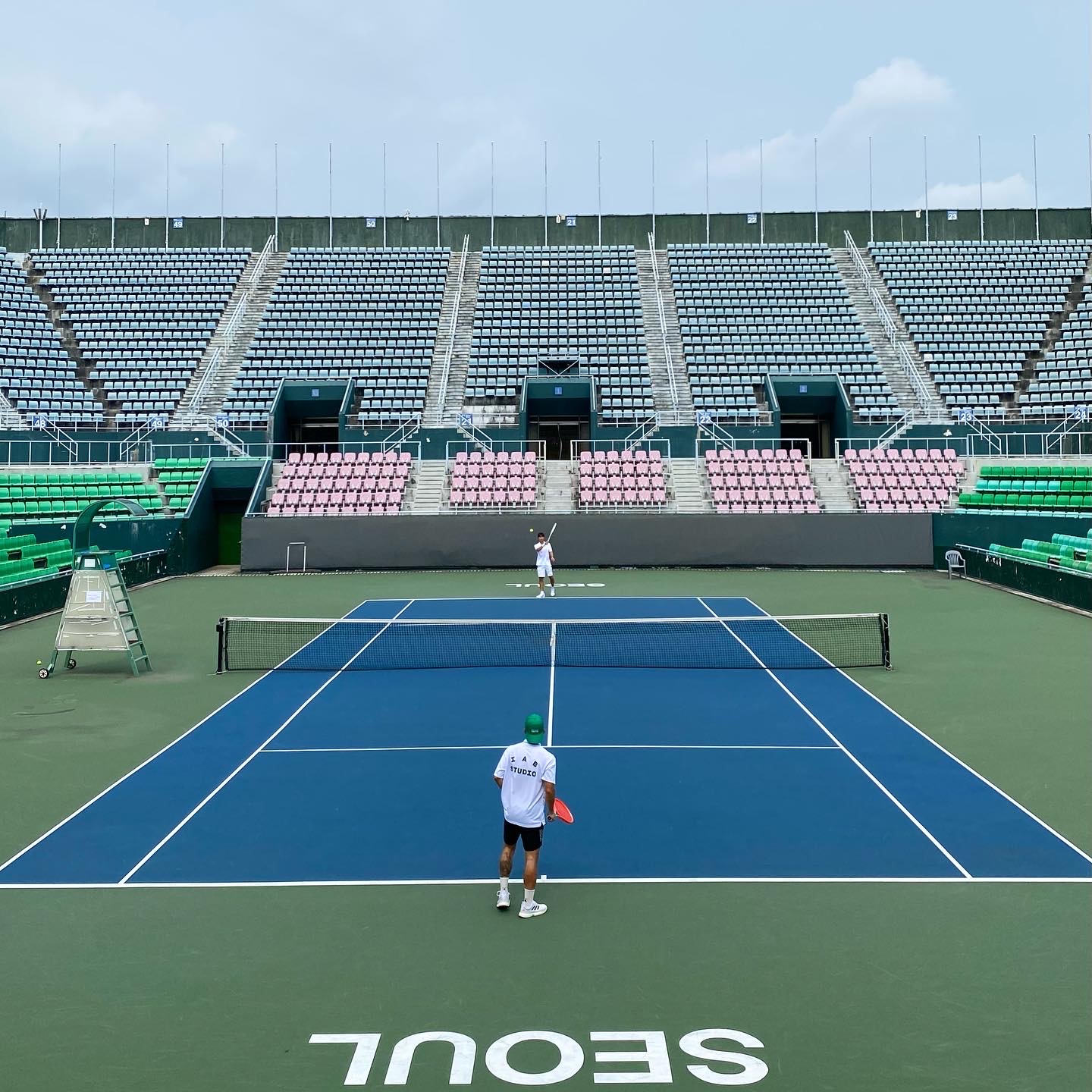 IAB Studio x Yonex Game Shirt White 착용 스타일 - 2