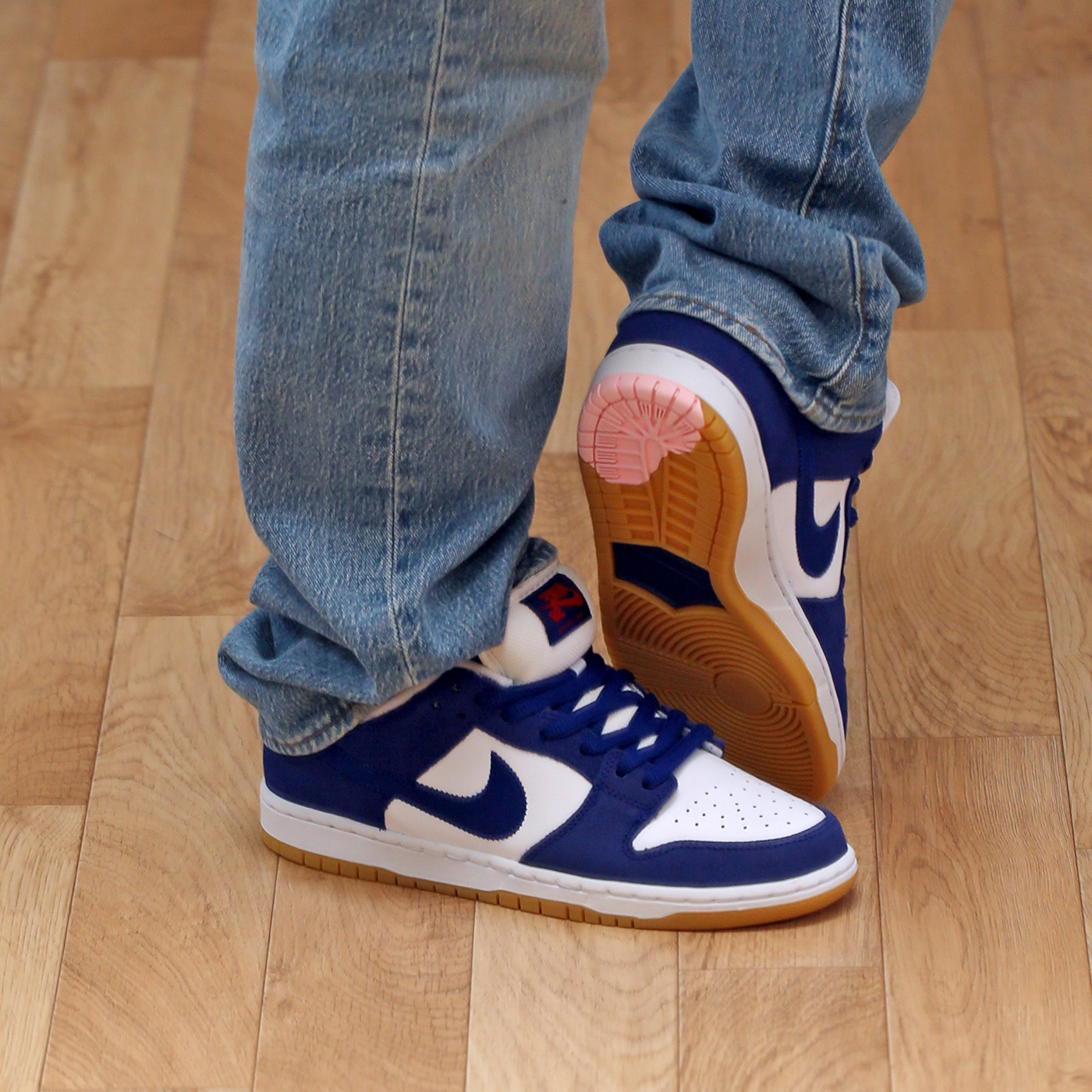 Nike SB Dunk Low Pro Premium Deep Royal Blue 착용 스타일 - 1