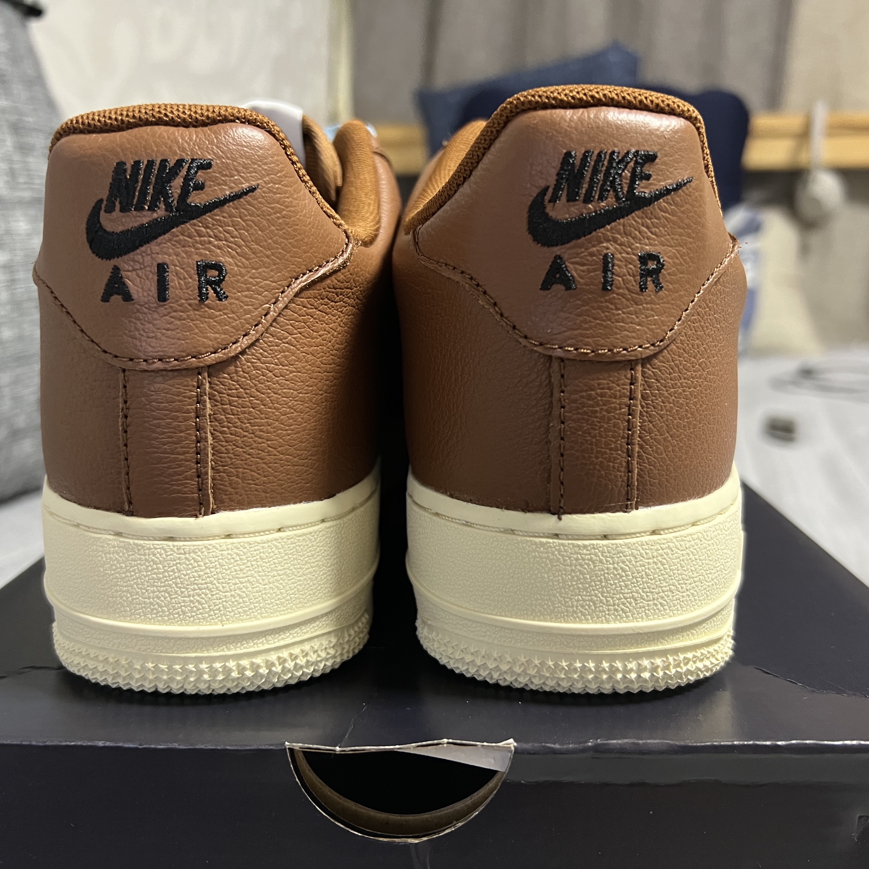 Nike Air Force 1 '07 PRM Vintage Pecan 착용 스타일 - 3