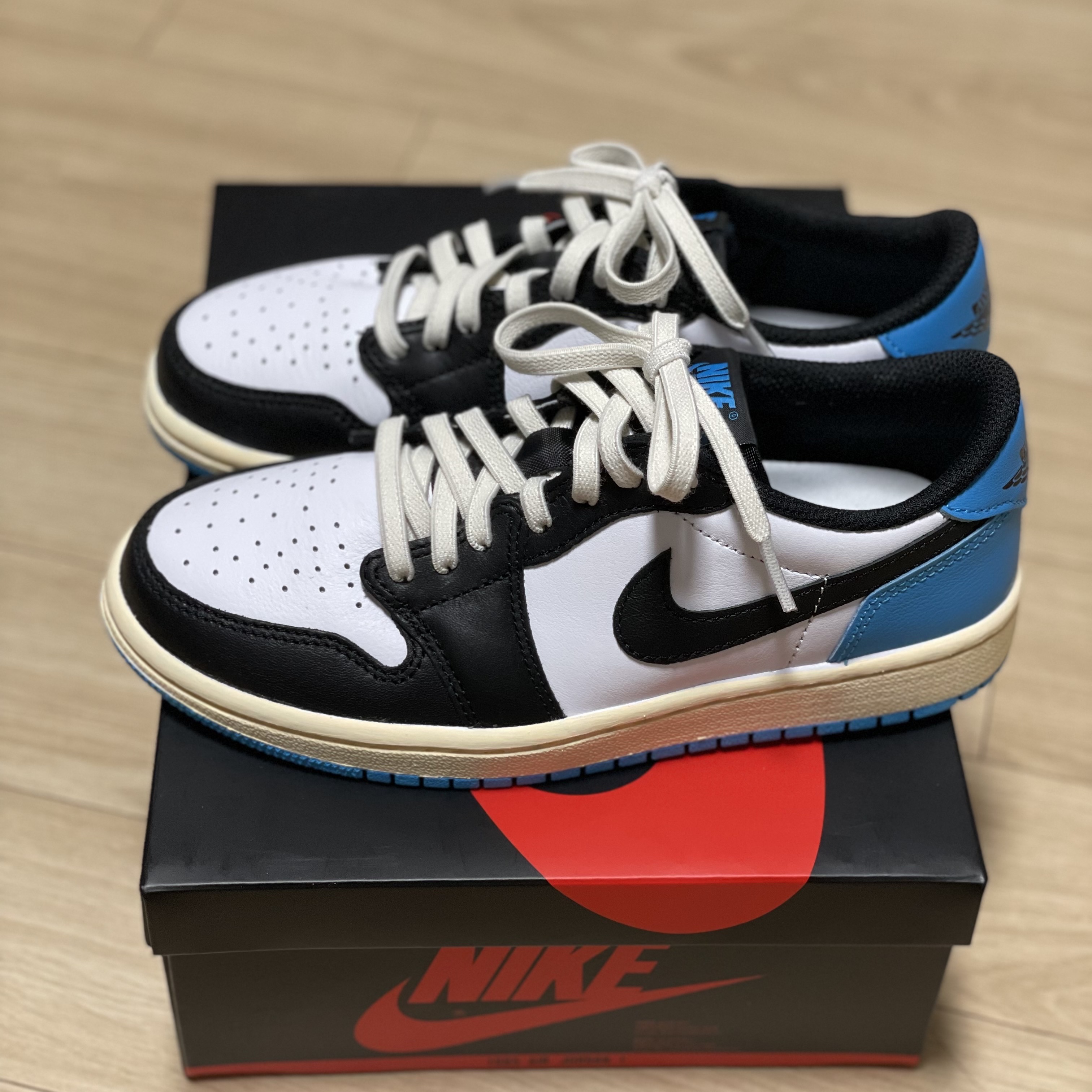(W) Jordan 1 Retro Low OG Black and Dark Powder Blue 착용 스타일
