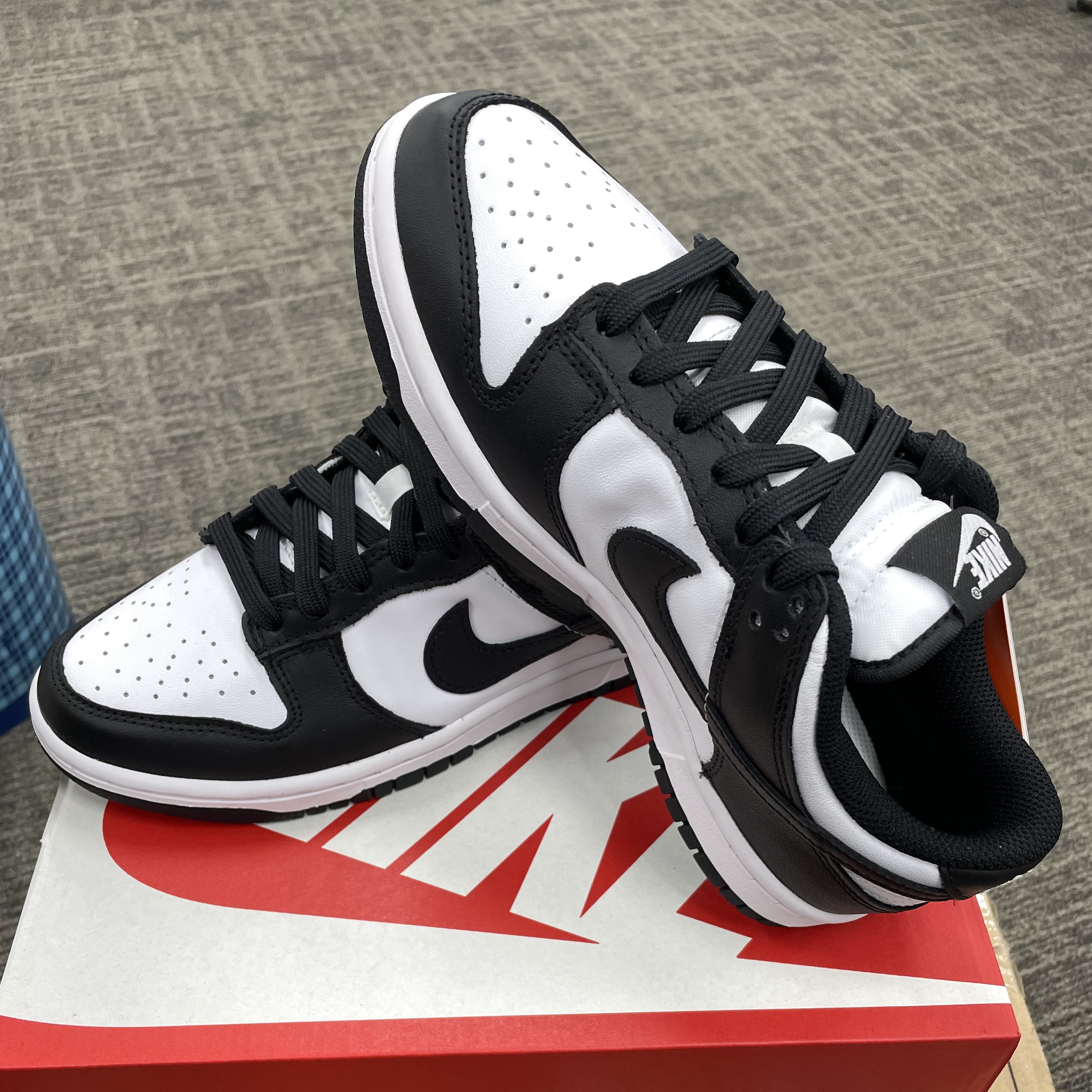 (W) Nike Dunk Low Black 착용 스타일 - 1