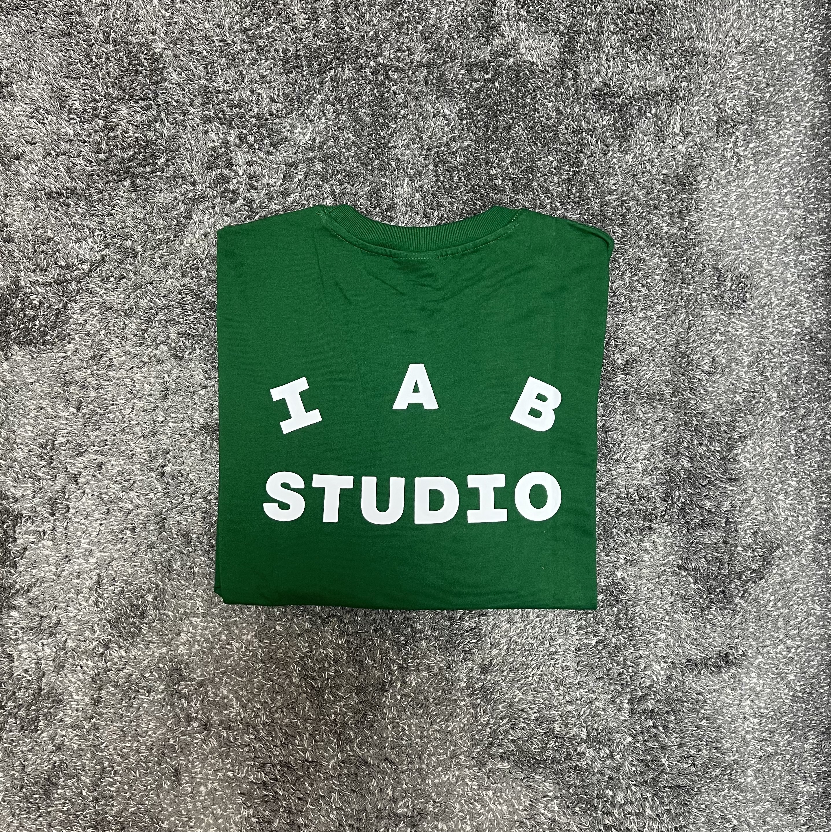 IAB Studio T-Shirt Green - 22FW 착용 스타일 - 1