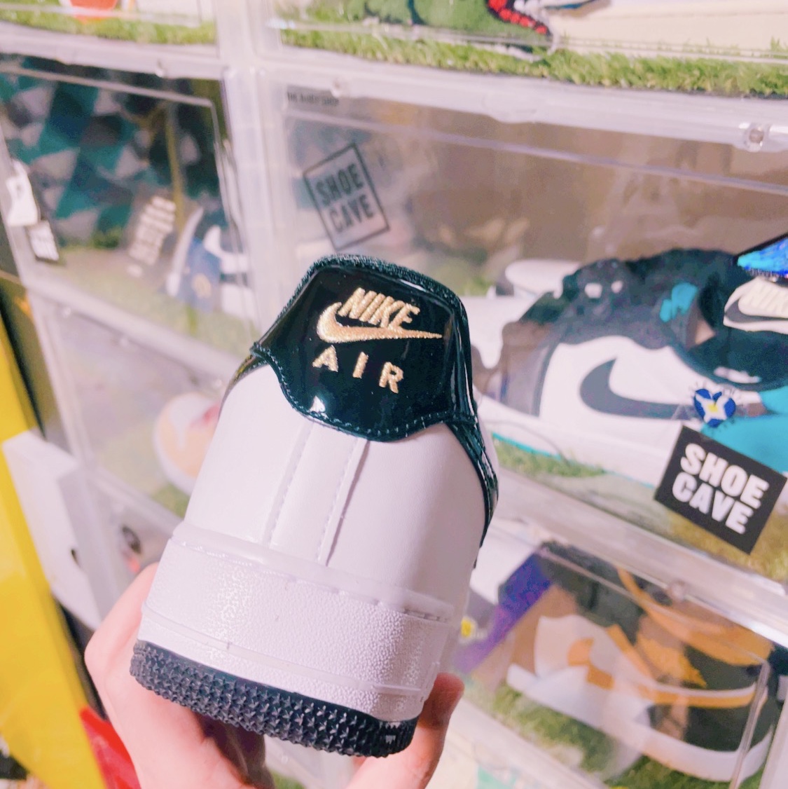 Nike Air Force 1 '07 LV8 EMB World Champions White Black 착용 스타일 - 2