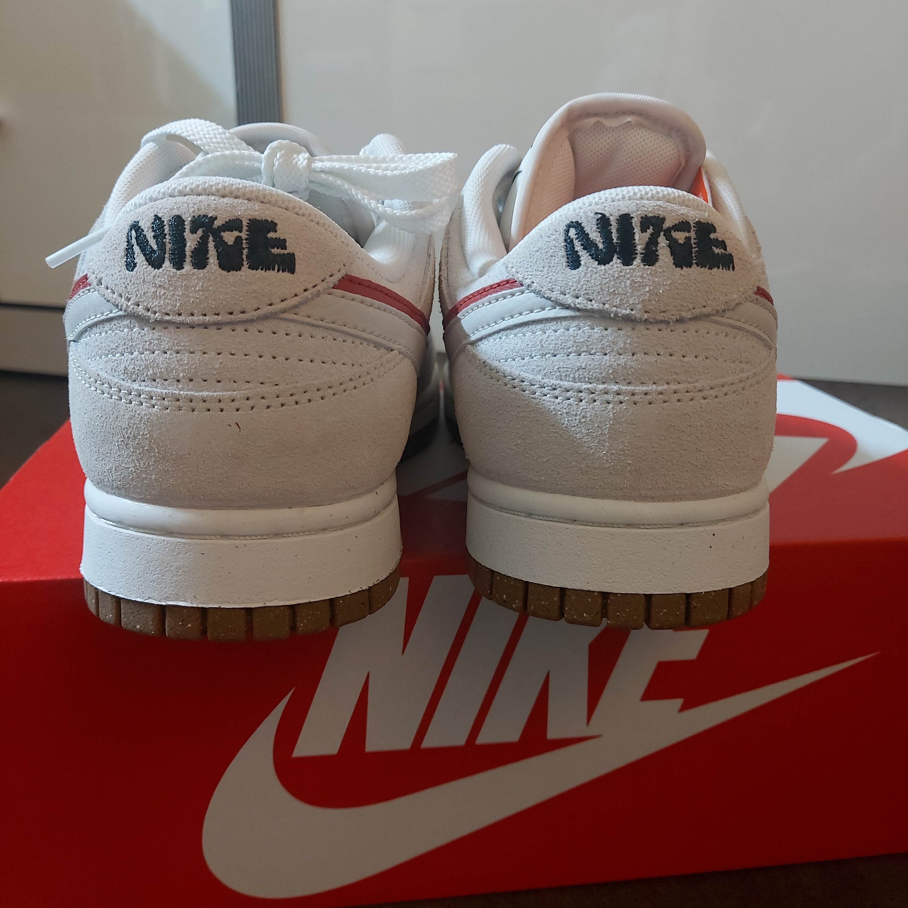 (W) Nike Dunk Low SE 85 Cinnabar 착용 스타일 - 4