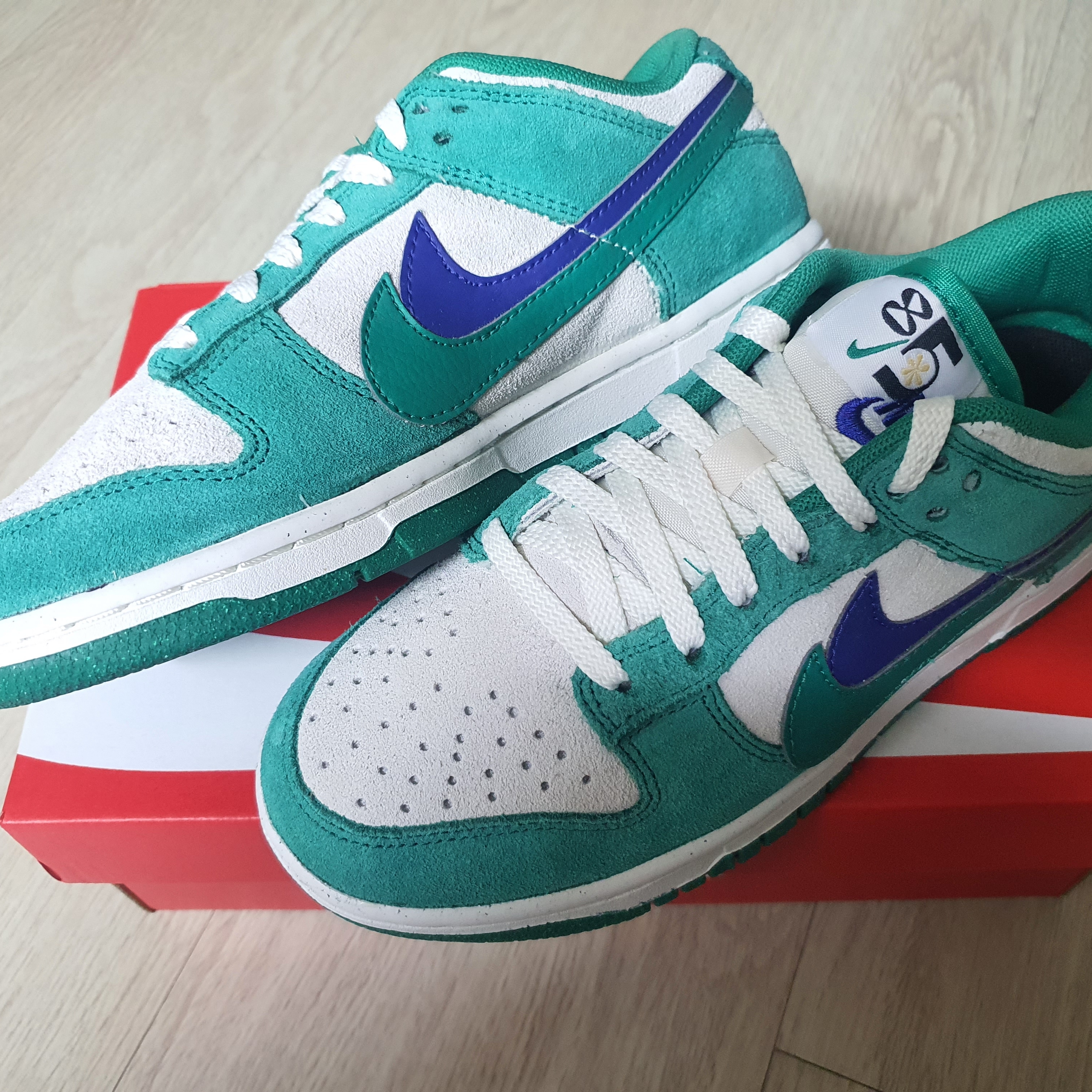 (W) Nike Dunk Low SE 85 Neptune Green and Sail 착용 스타일 - 1