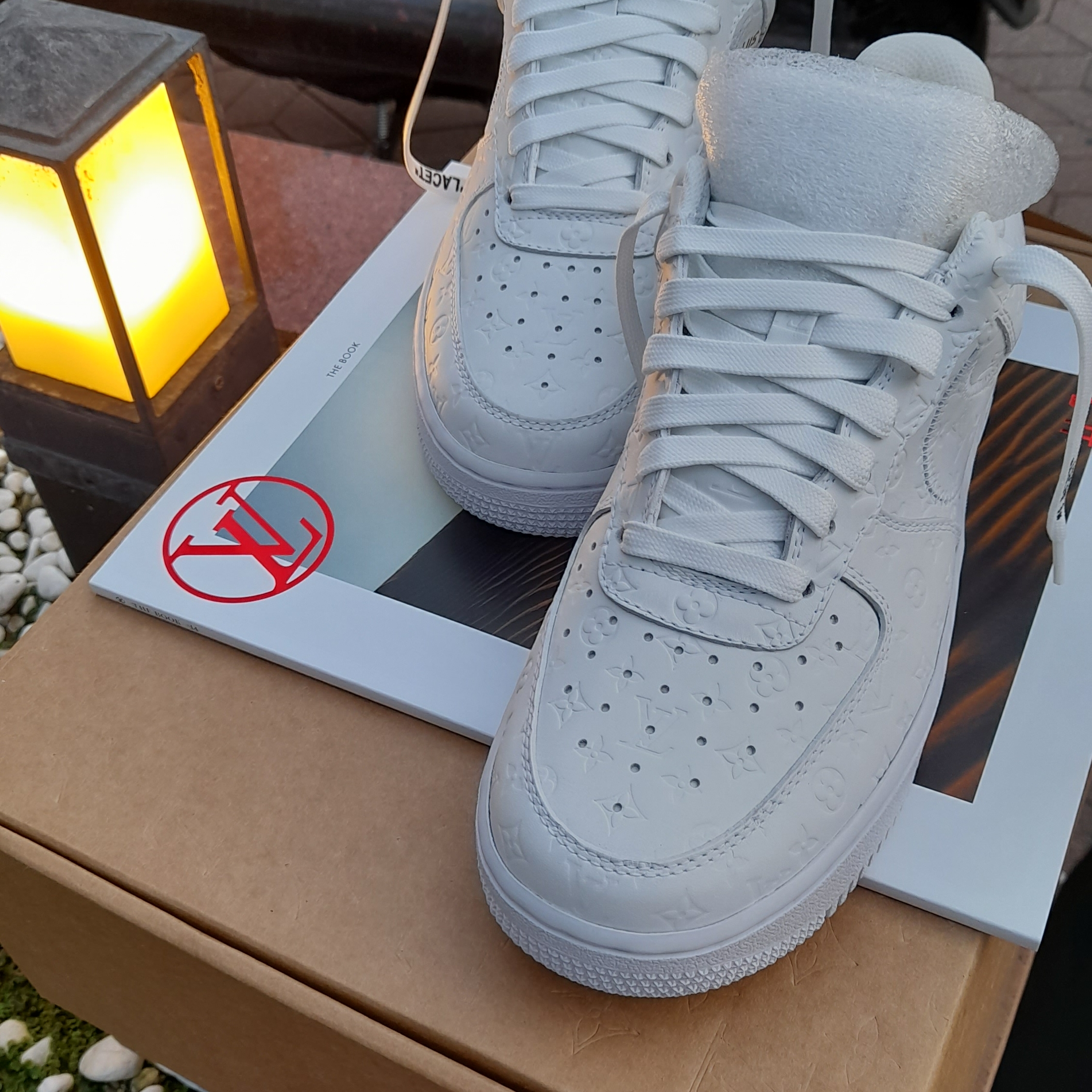 Louis Vuitton x Nike Air Force 1 Low by Virgil Abloh White 착용 스타일