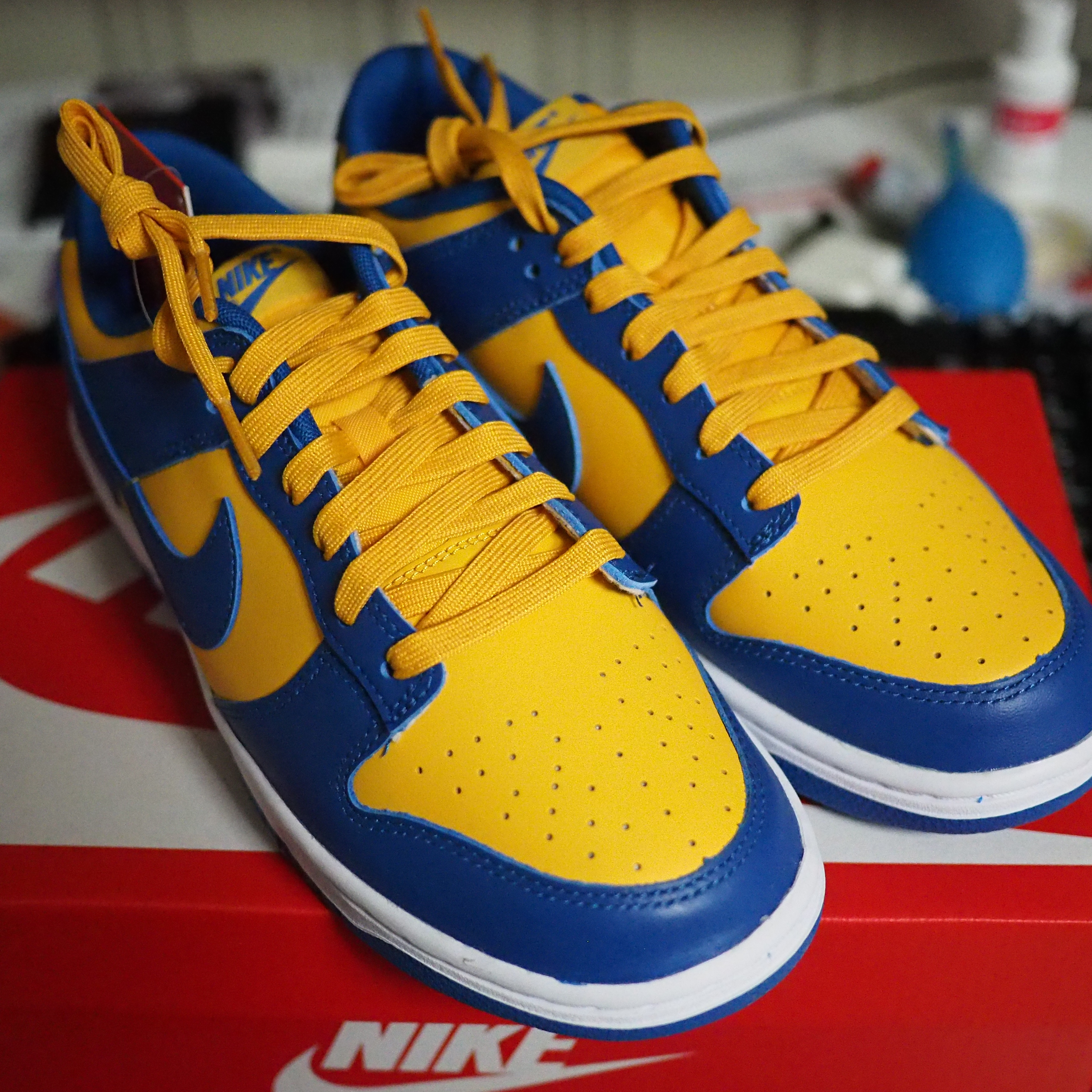 Nike Dunk Low Retro Blue Jay and University Gold 착용 스타일 - 1