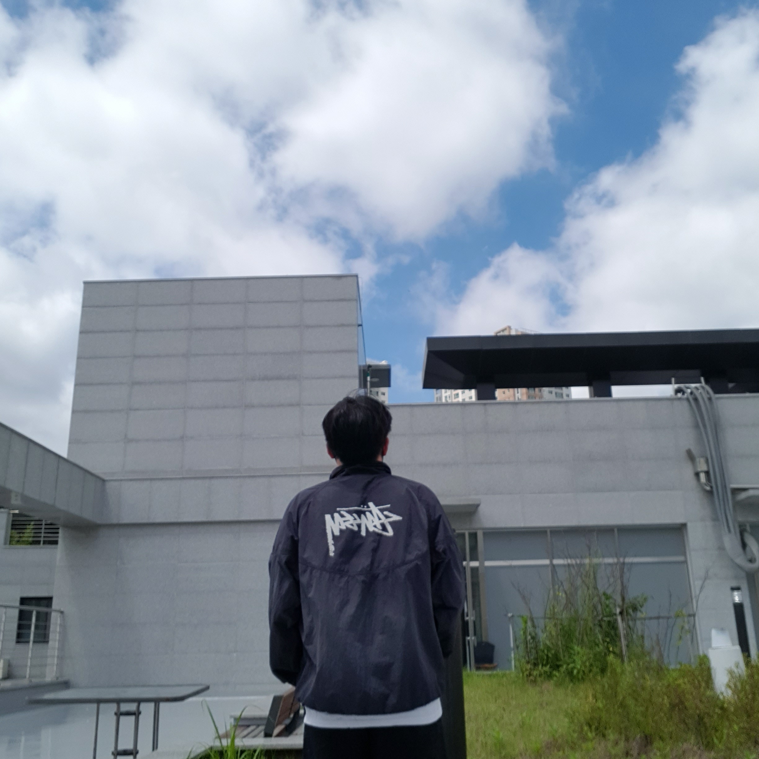 Nike x Stussy Windrunner Jacket Off Noir 착용 스타일