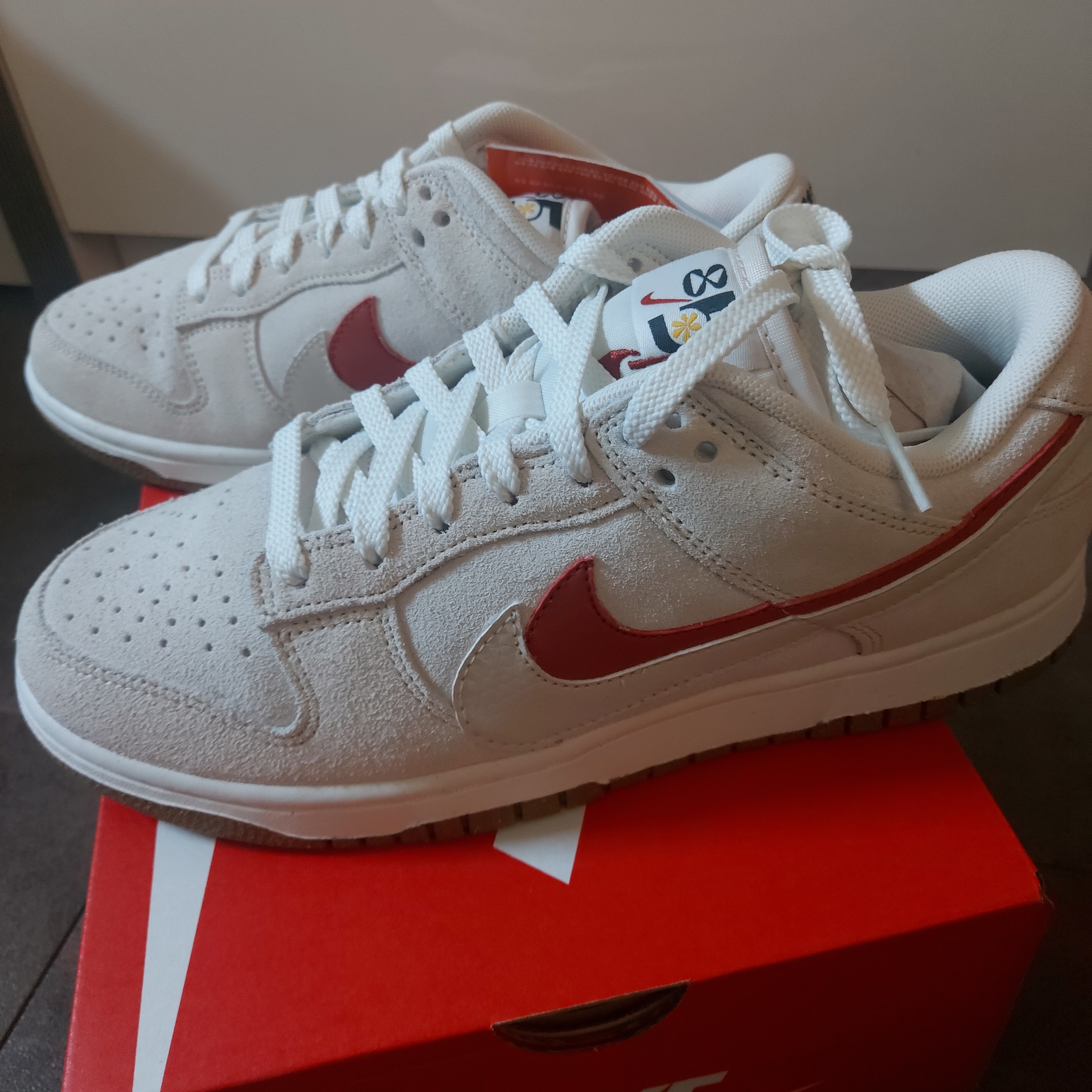 (W) Nike Dunk Low SE 85 Cinnabar 착용 스타일 - 1