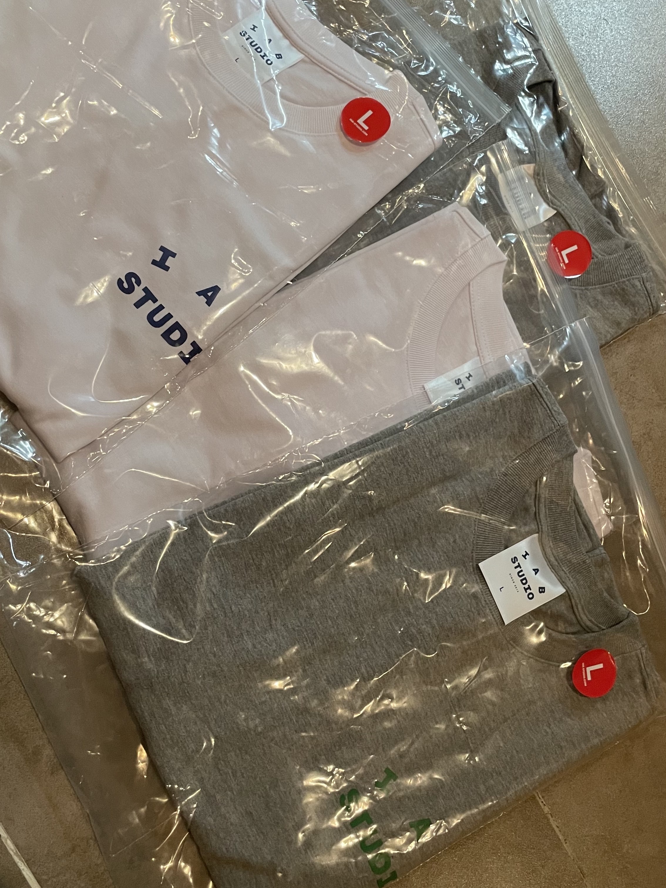 IAB Studio T-Shirt White Navy - 22FW, IAB Studio T-Shirt Gray Green - 22FW 착용 스타일