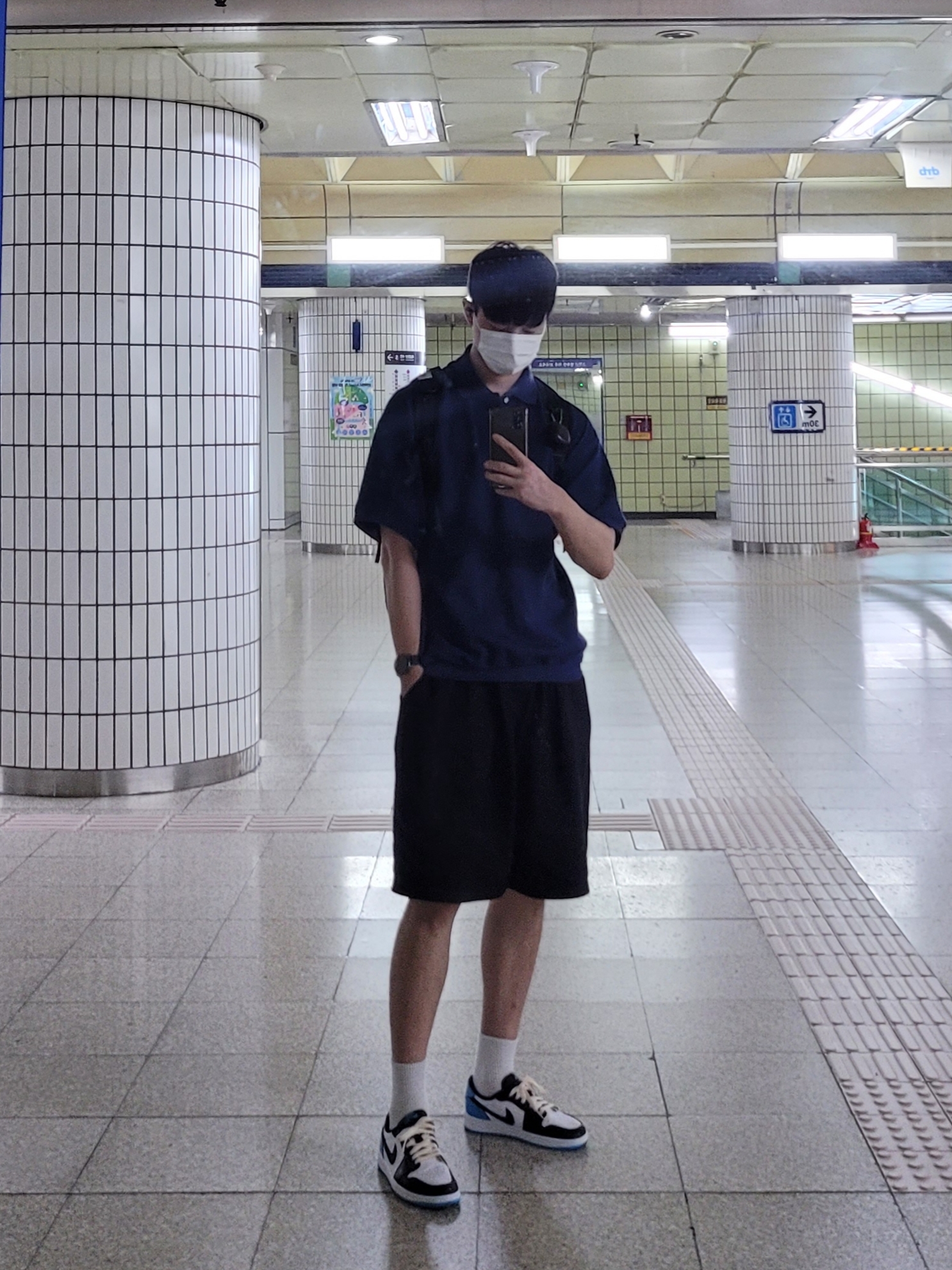 Jordan 1 Retro Low OG Black and Dark Powder Blue 착용 스타일