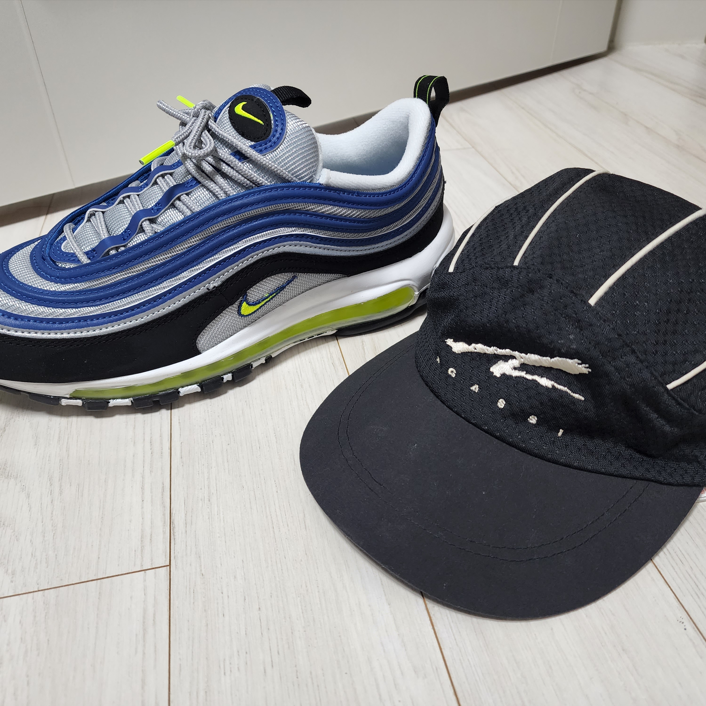 Nike Air Max 97 OG Atlantic Blue and Voltage Yellow 착용 스타일