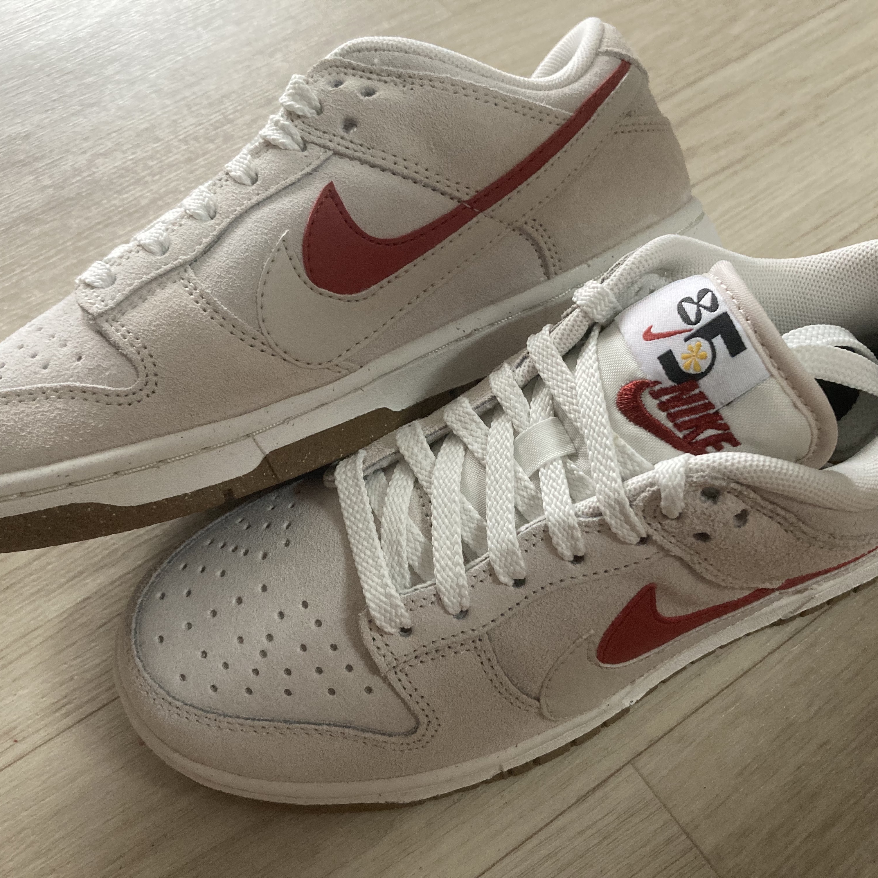 (W) Nike Dunk Low SE 85 Cinnabar 착용 스타일 - 1