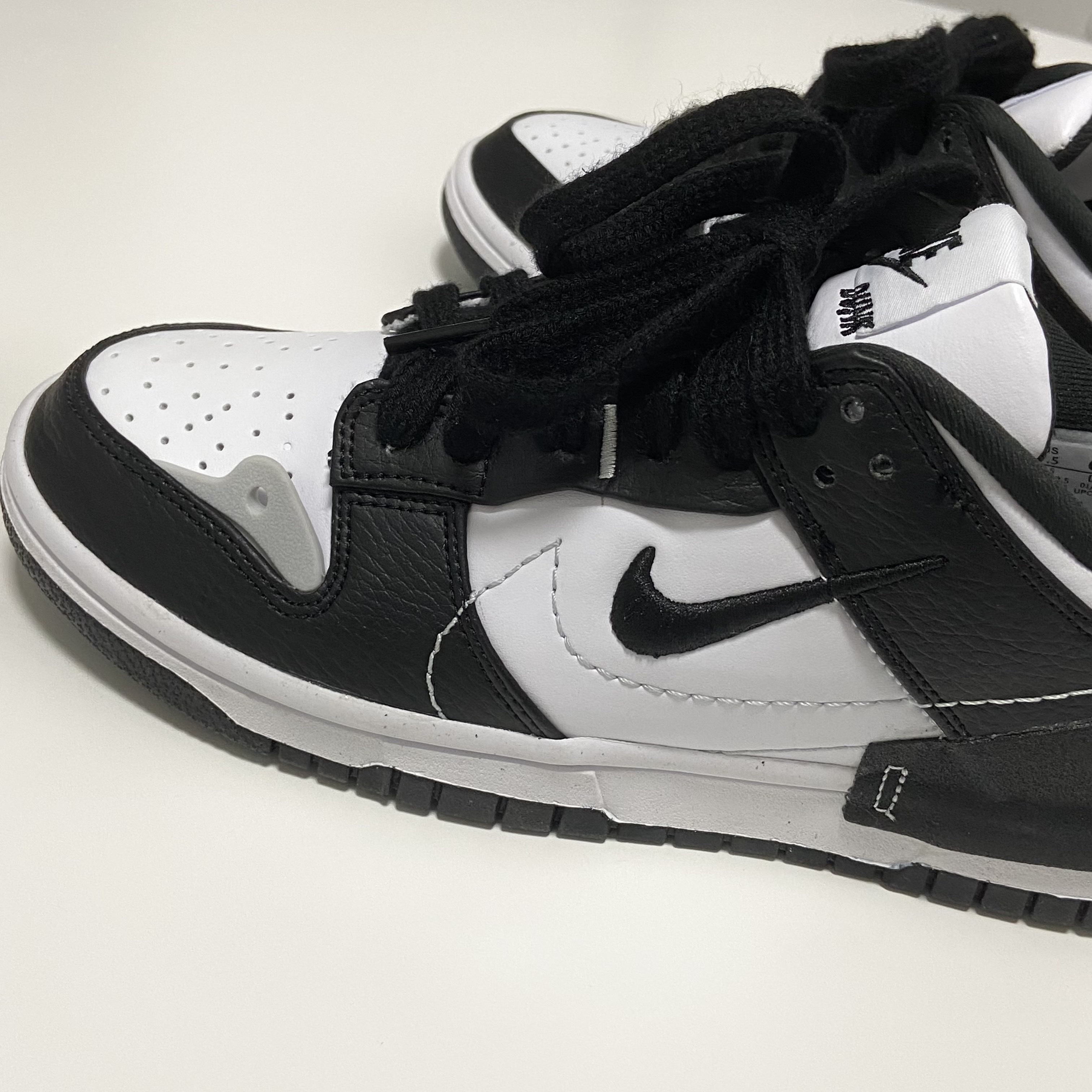 (W) Nike Dunk Low Disrupt 2 Black White 착용 스타일 - 4