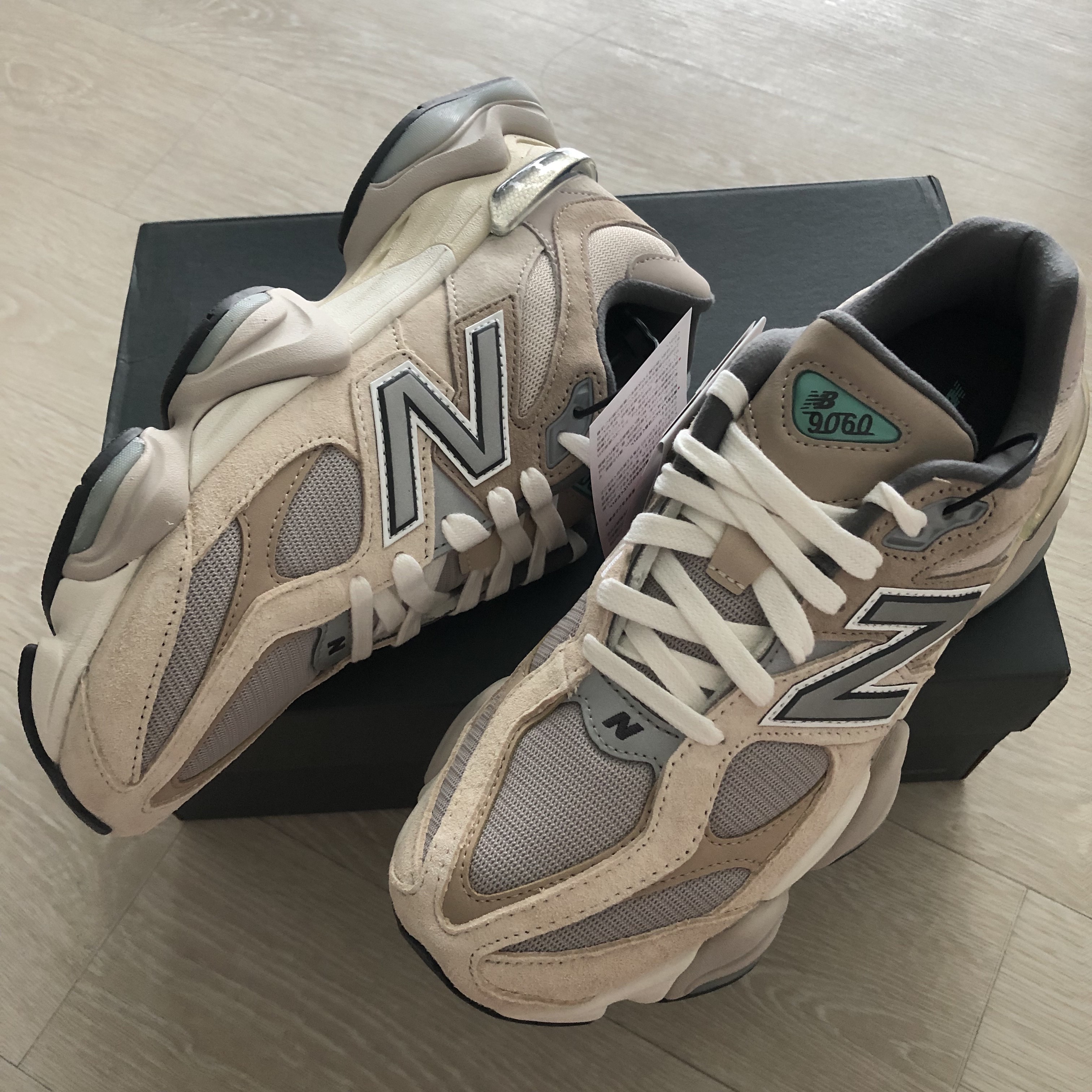New Balance 9060 Sea Salt 착용 스타일 - 2