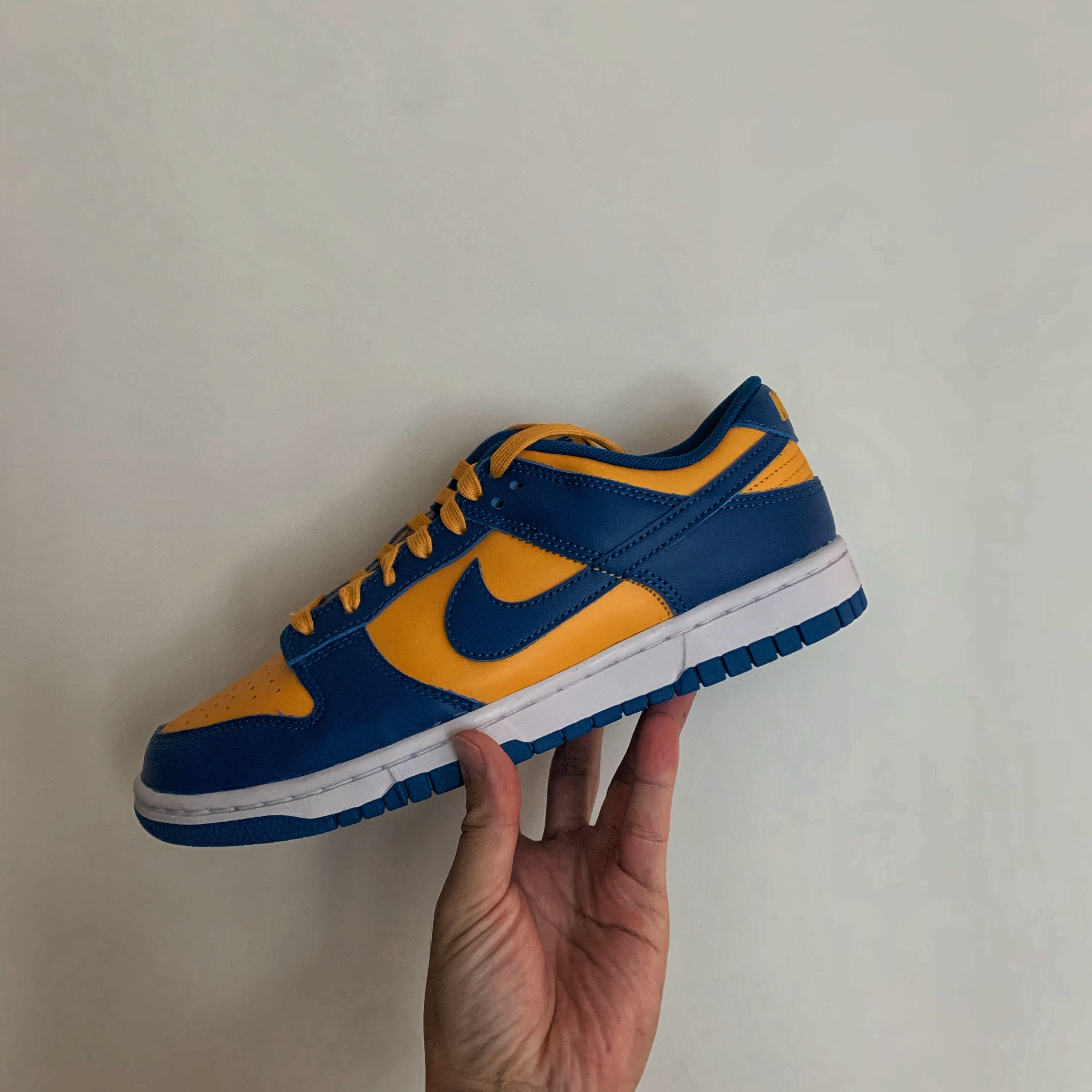 Nike Dunk Low Retro Blue Jay and University Gold 착용 스타일