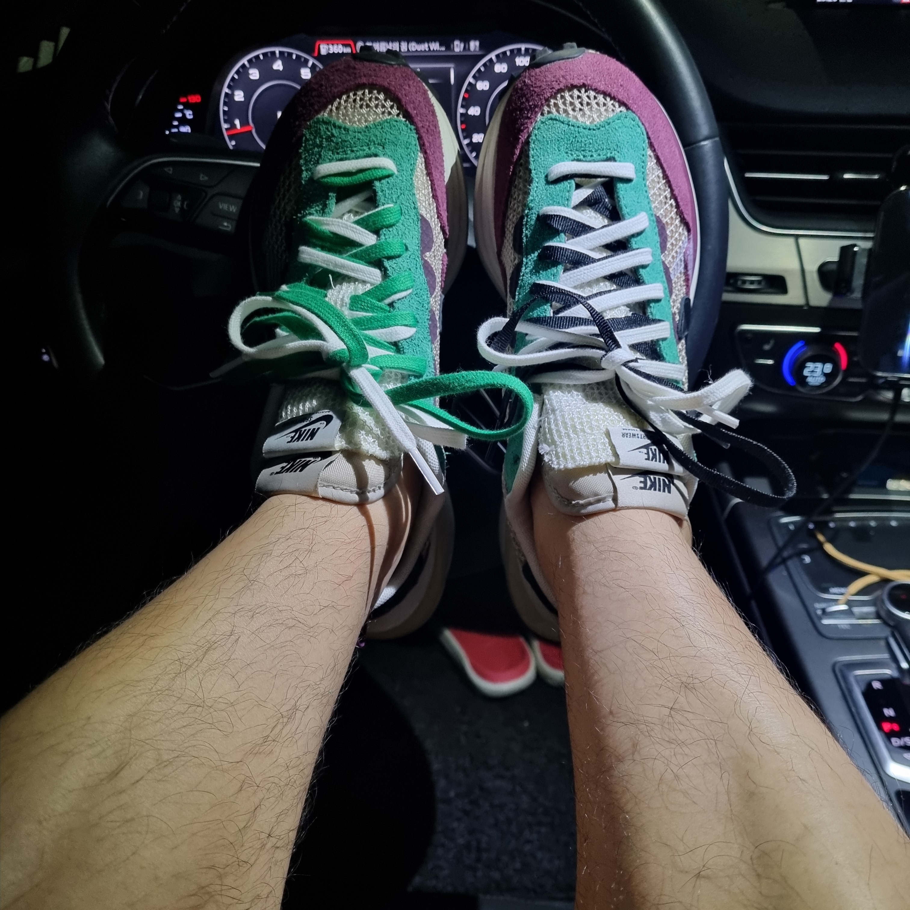 Nike x Sacai VaporWaffle String & Black Villain Red 착용 스타일