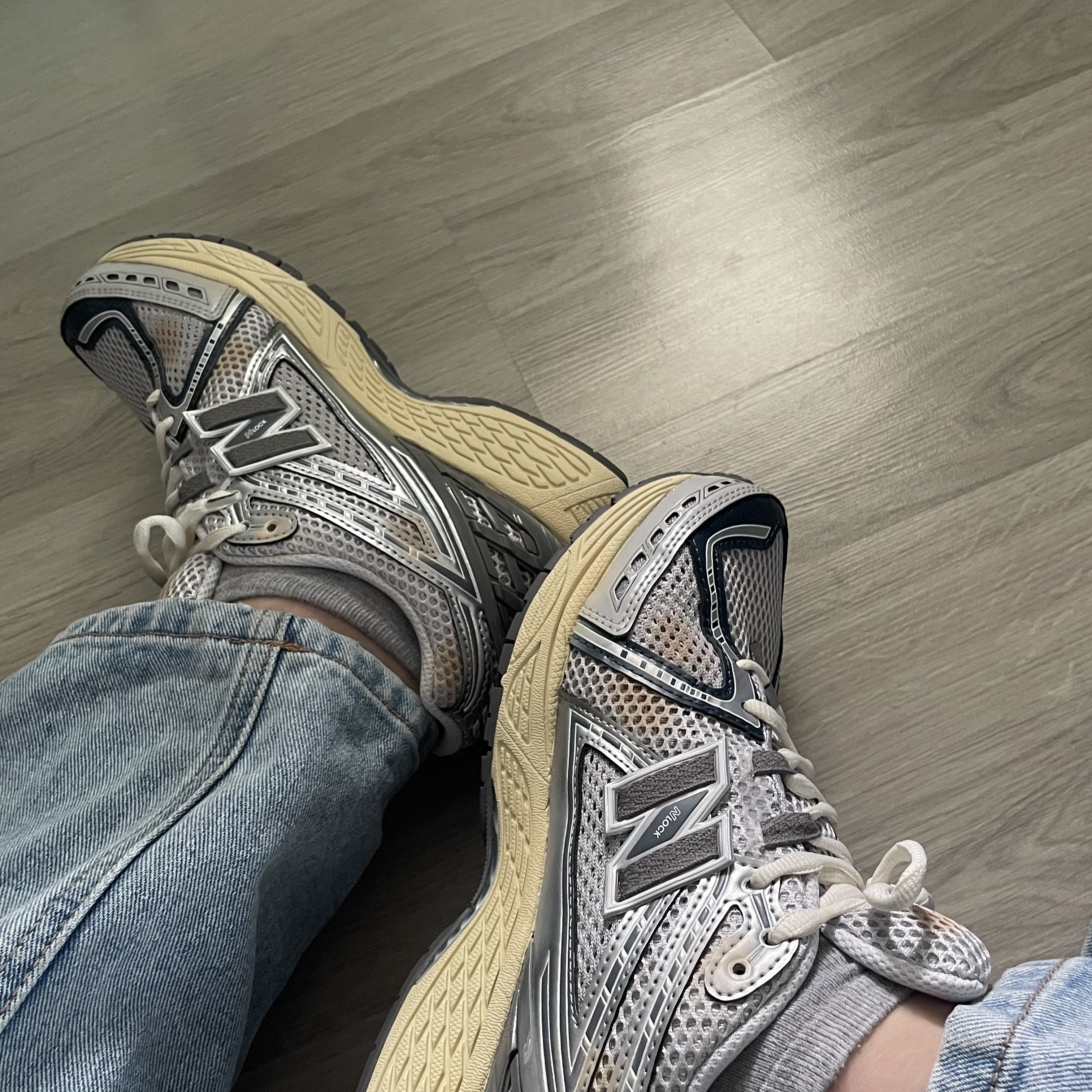 New Balance x Thisisneverthat 1906R 2022 Downtown Run 착용 스타일 - 4
