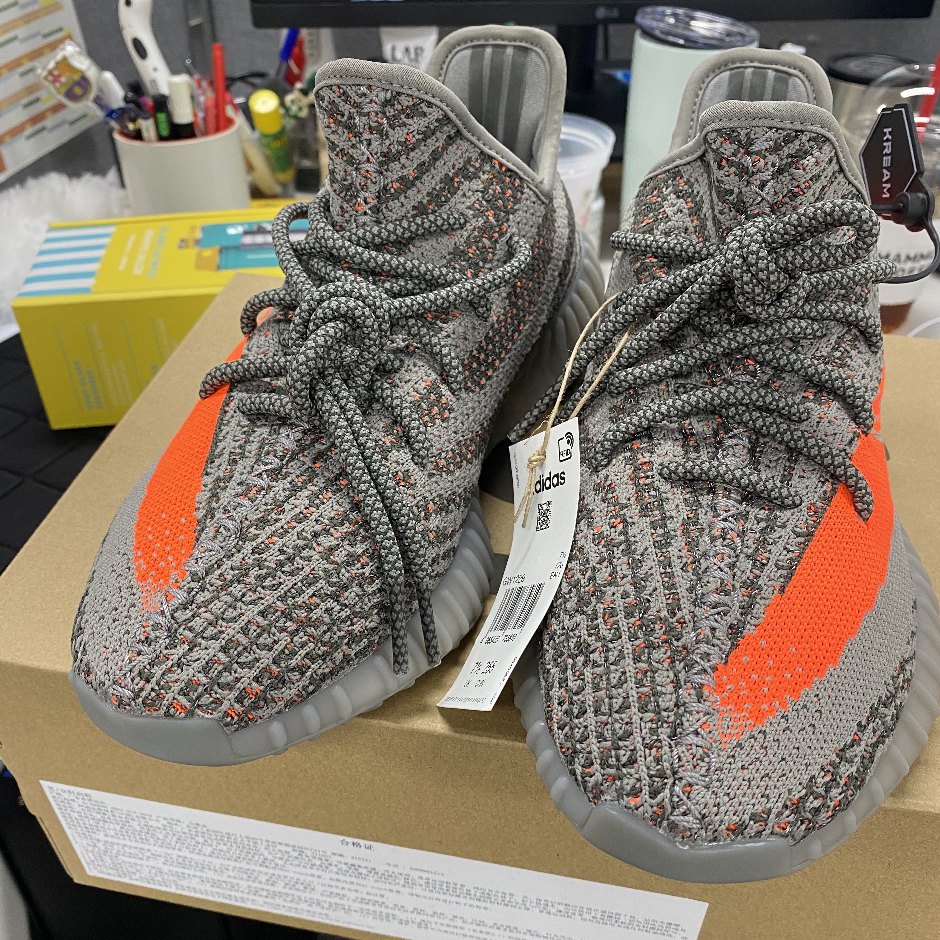 Adidas Yeezy Boost 350 V2 Beluga - Reflective 착용 스타일