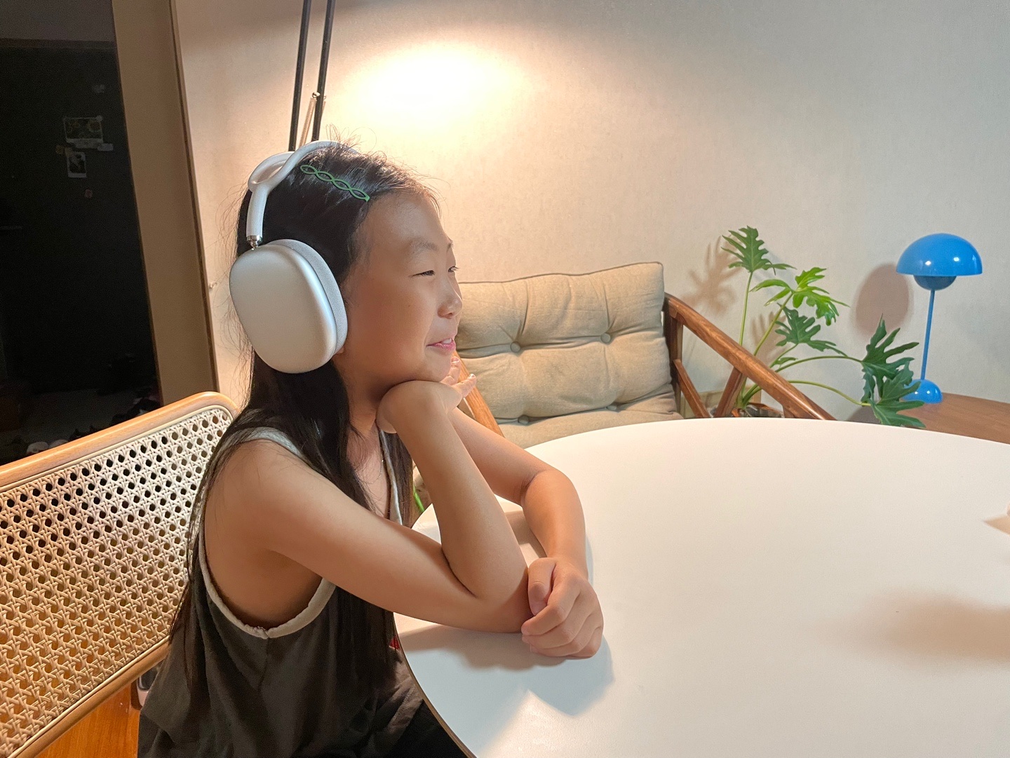Apple AirPods Max Lightning Silver (Korean Ver.) 착용 스타일 - 1