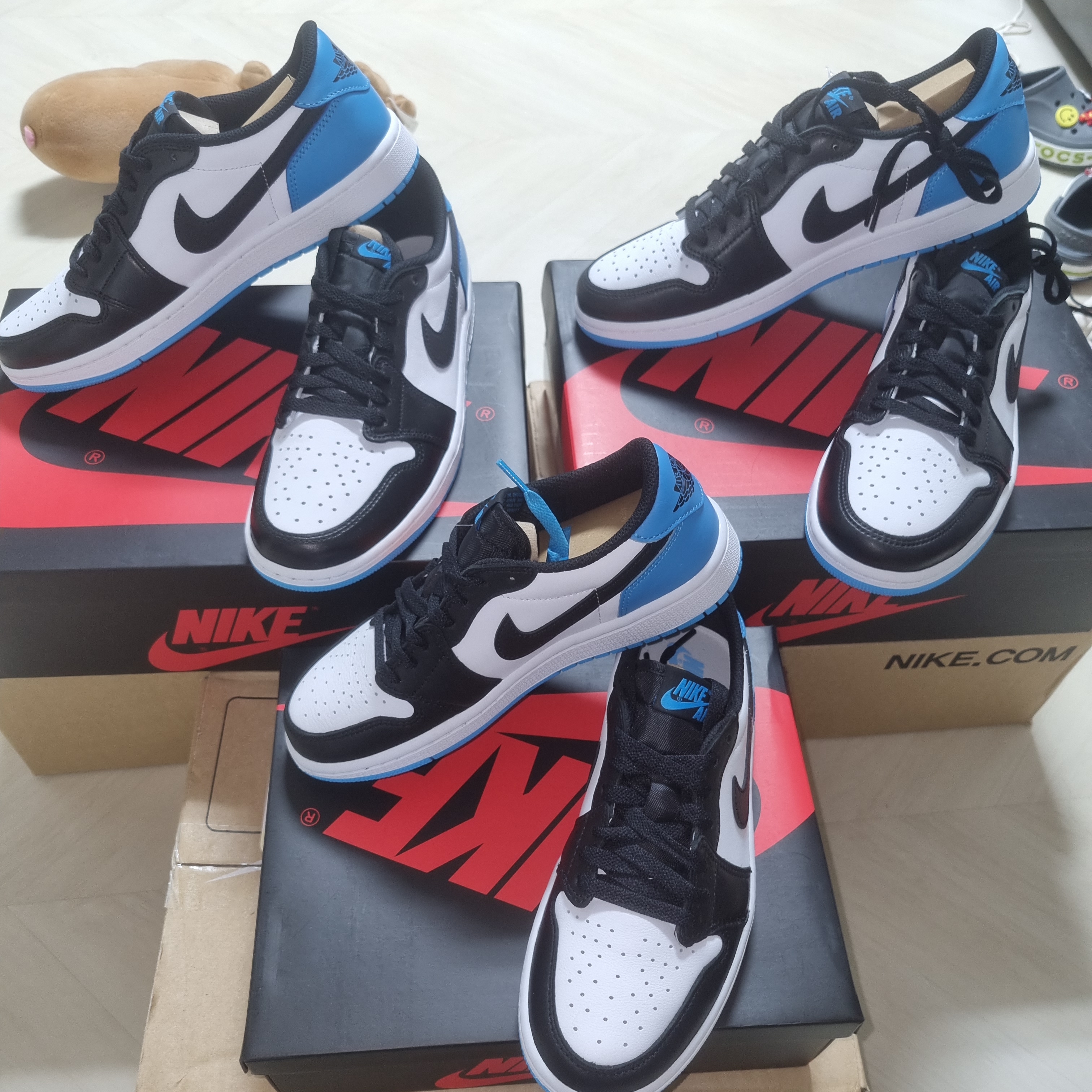 Jordan 1 Retro Low OG Black and Dark Powder Blue 착용 스타일
