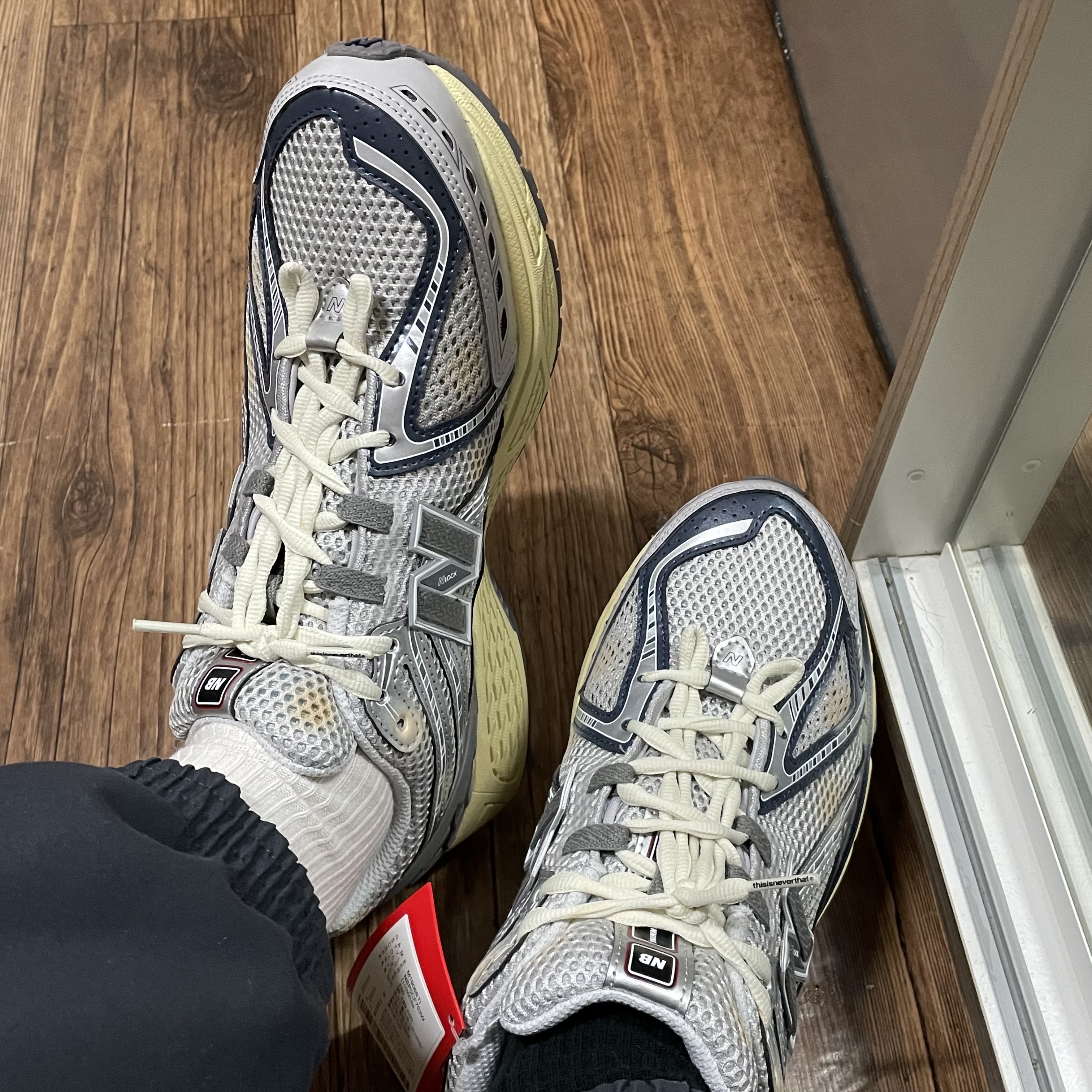 New Balance x Thisisneverthat 1906R 2022 Downtown Run 착용 스타일 - 1