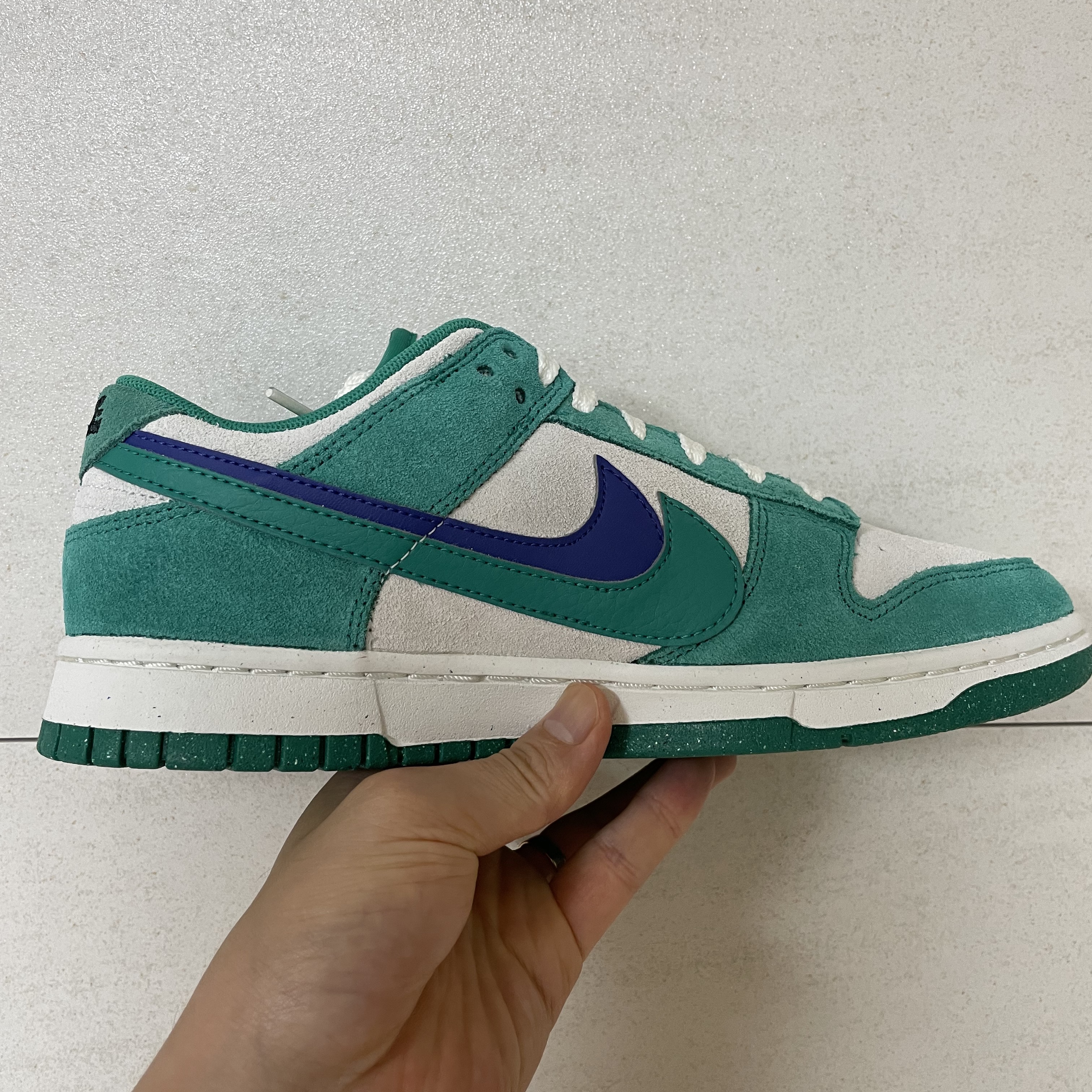 (W) Nike Dunk Low SE 85 Neptune Green and Sail 착용 스타일 - 3