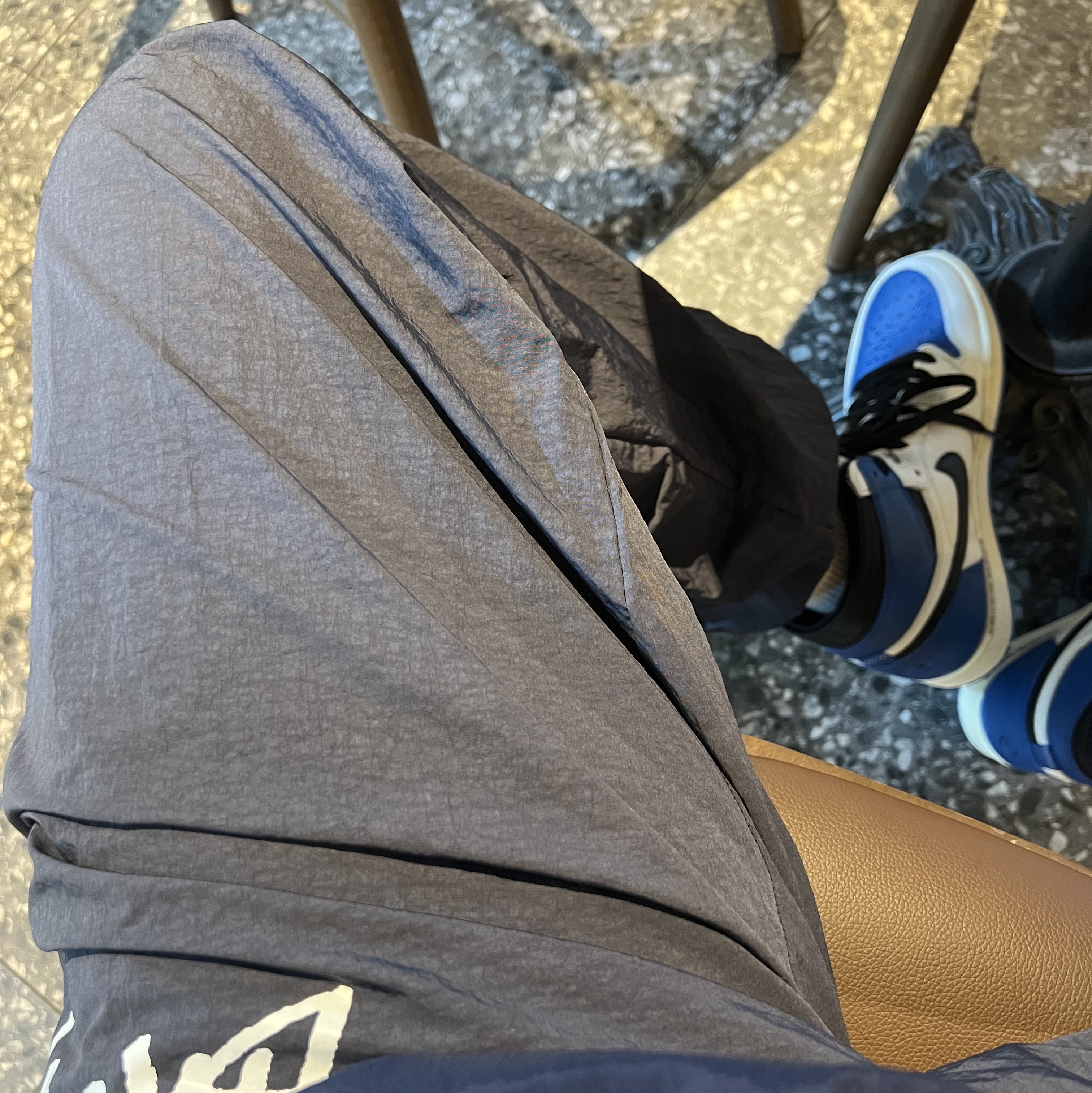 Jordan 1 x Travis Scott x Fragment Retro High OG SP Military Blue, Nike x Stussy Beach Pants Off Noir 착용 스타일 - 1