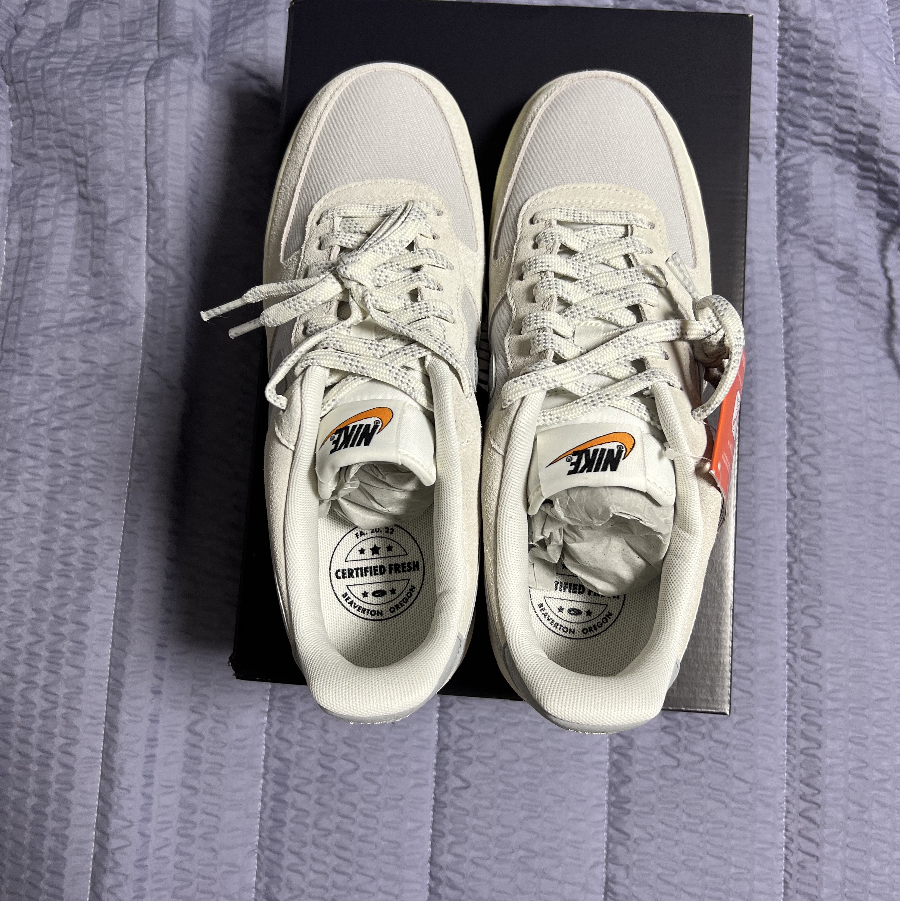 Nike Air Force 1 '07 LV8 Photon Dust and Sail 착용 스타일 - 1