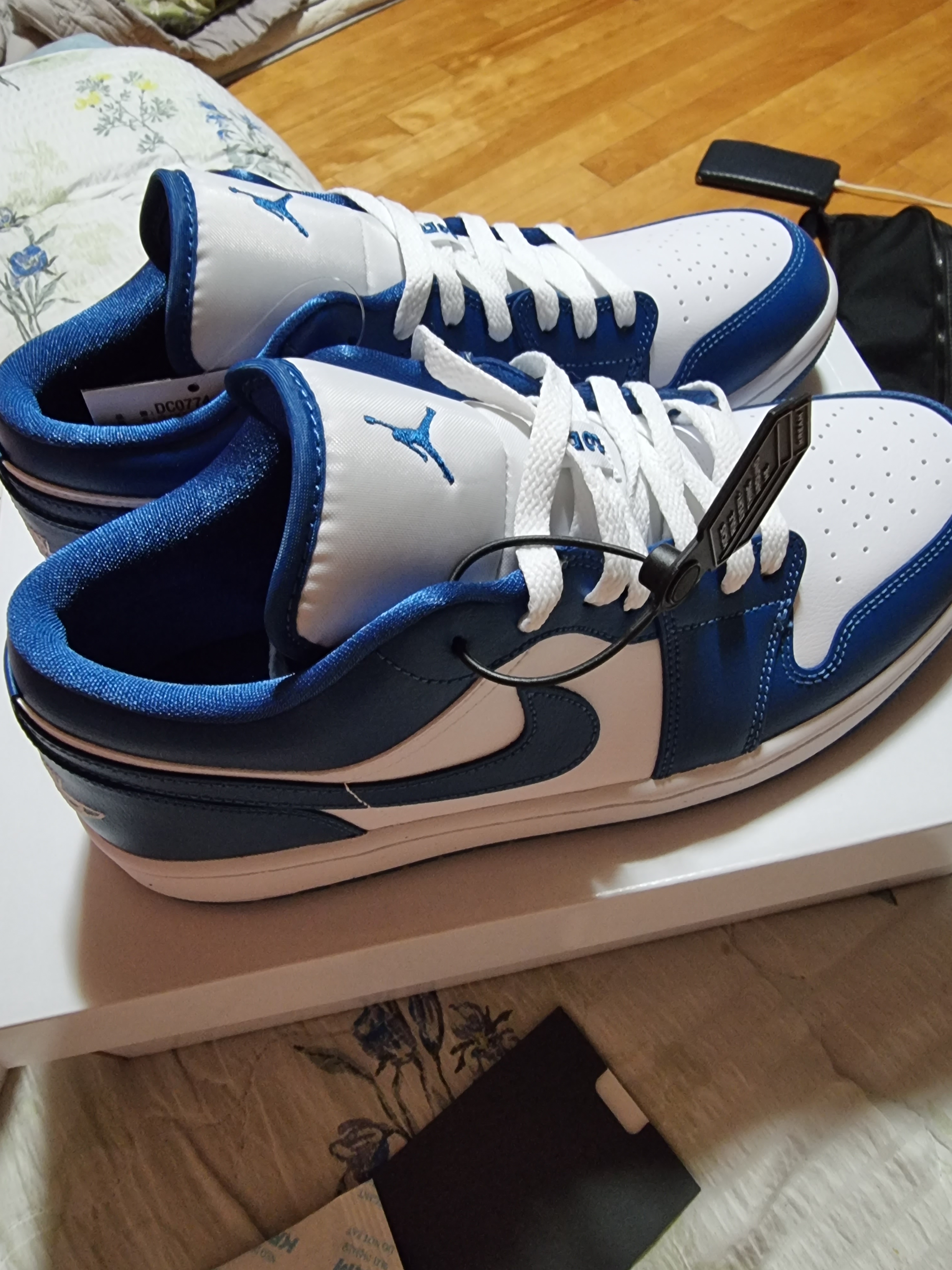 (W) Jordan 1 Low White Dark Marina Blue 착용 스타일 - 3