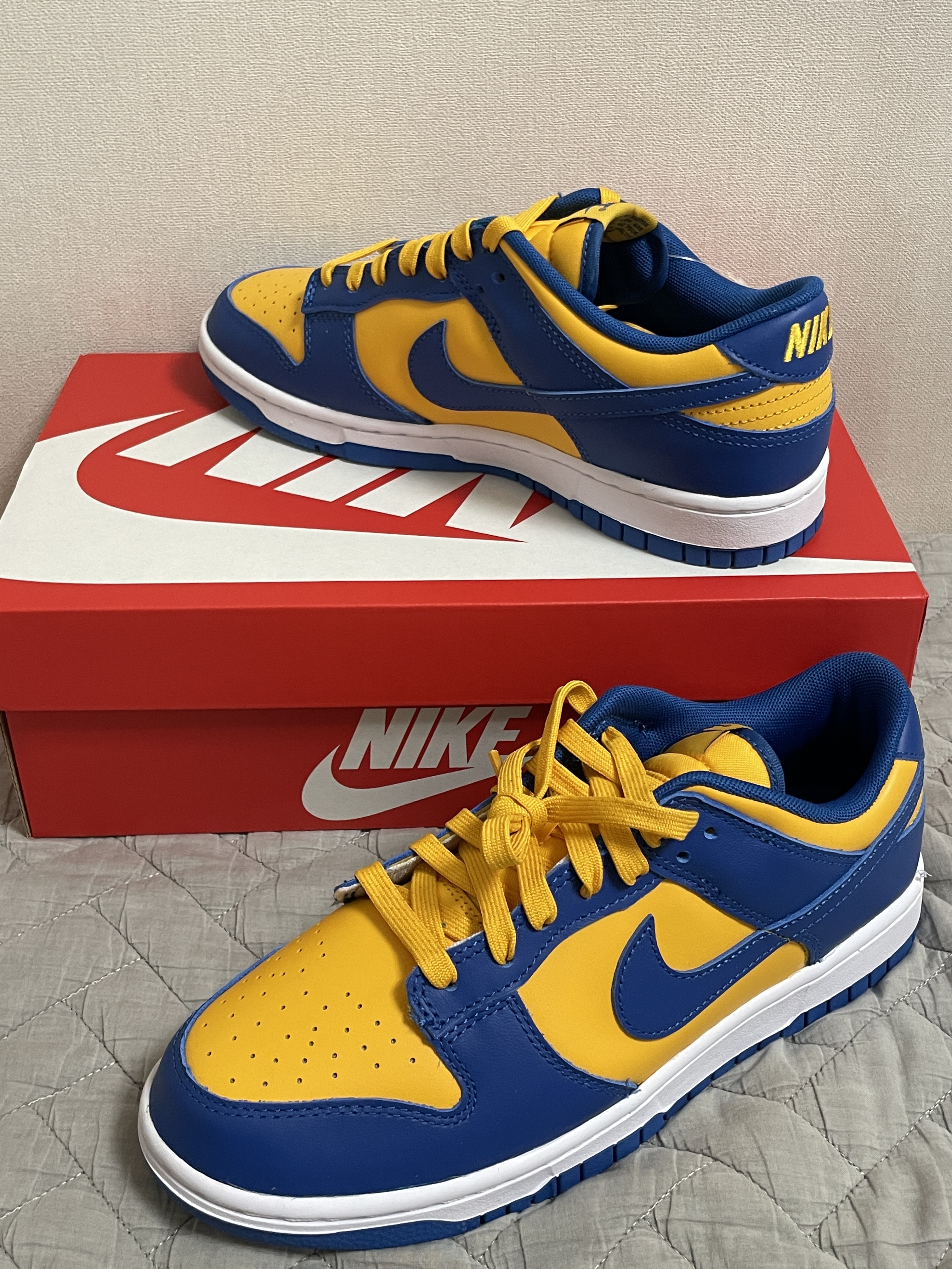 Nike Dunk Low Retro Blue Jay and University Gold 착용 스타일