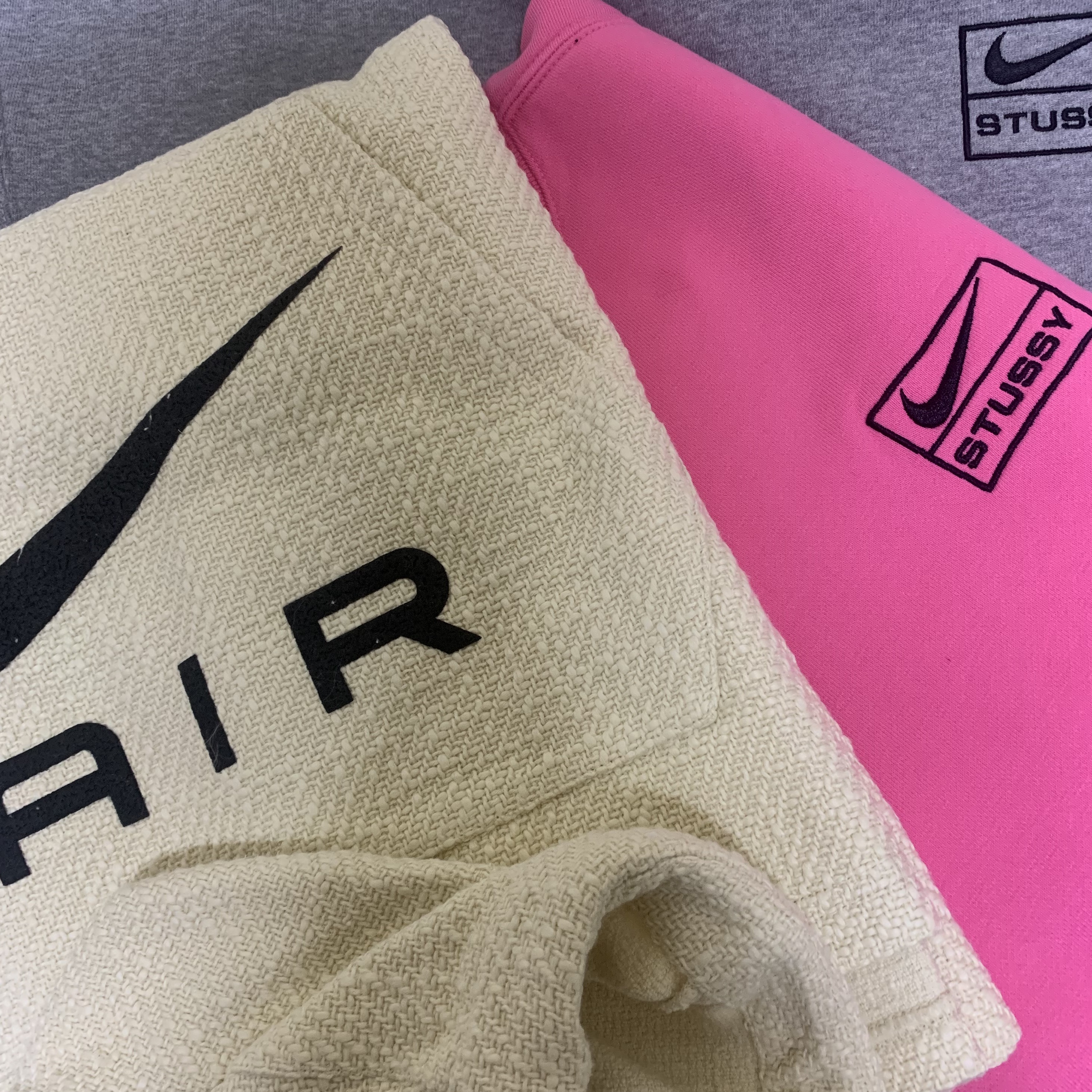 Nike x Stussy NRG Fleece Hemp Pullover Natural, Nike x Stussy NRG Washed Fleece Crewneck Lotus PInk 착용 스타일