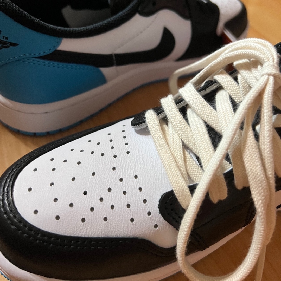 Jordan 1 Retro Low OG Black and Dark Powder Blue 착용 스타일