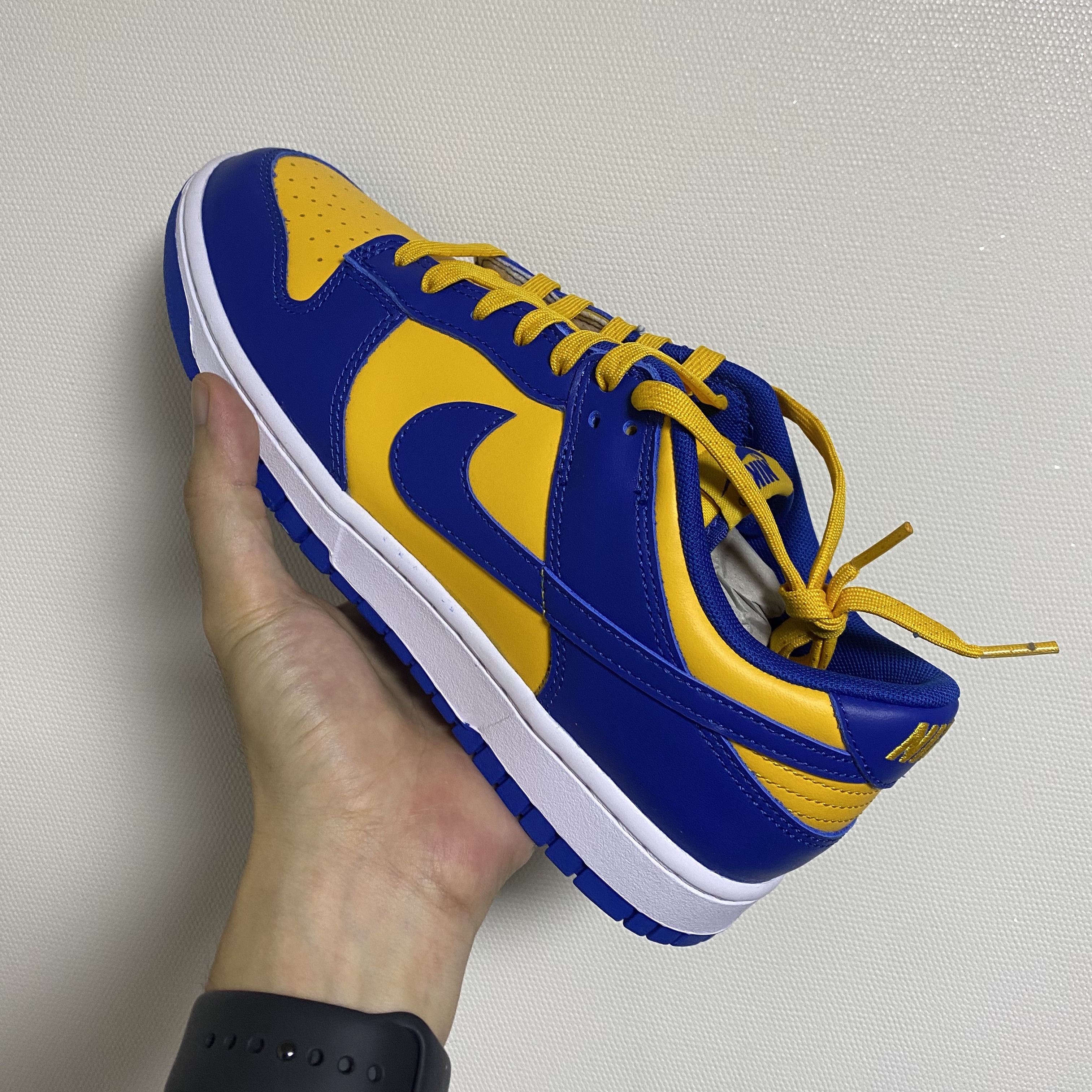 Nike Dunk Low Retro Blue Jay and University Gold 착용 스타일