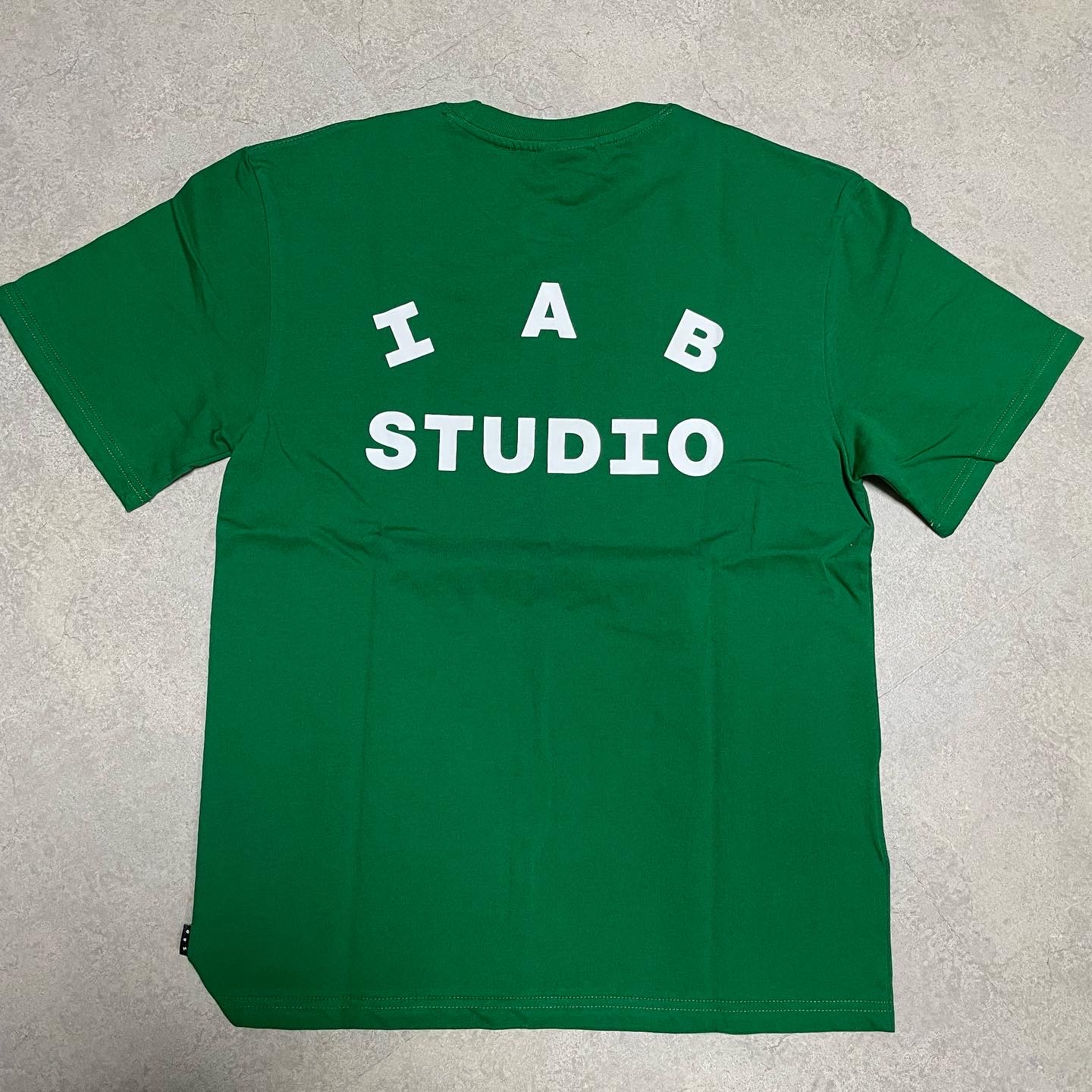 IAB Studio T-Shirt Green - 22FW 착용 스타일 - 3