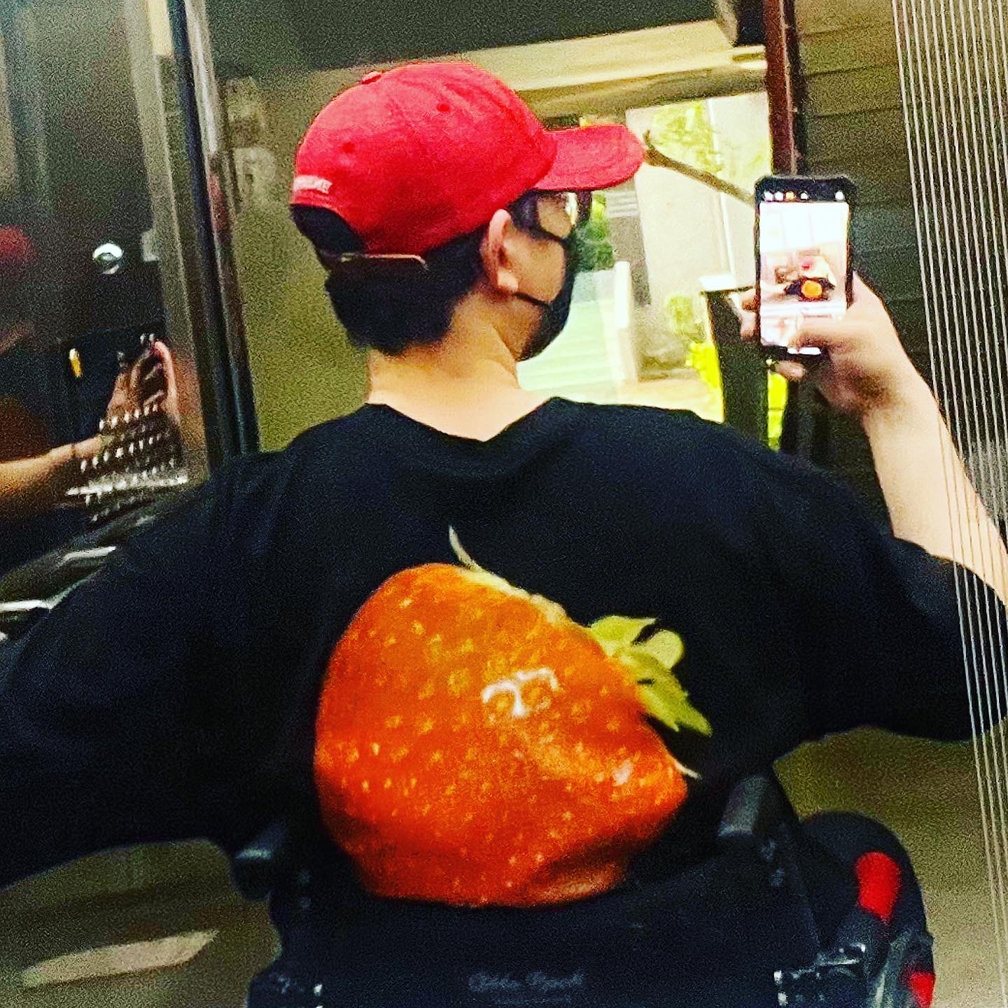 Supreme Raffia S Logo 6-Panel Red - 22SS, Stussy Strawberry T-Shirt Black 착용 스타일 - 2