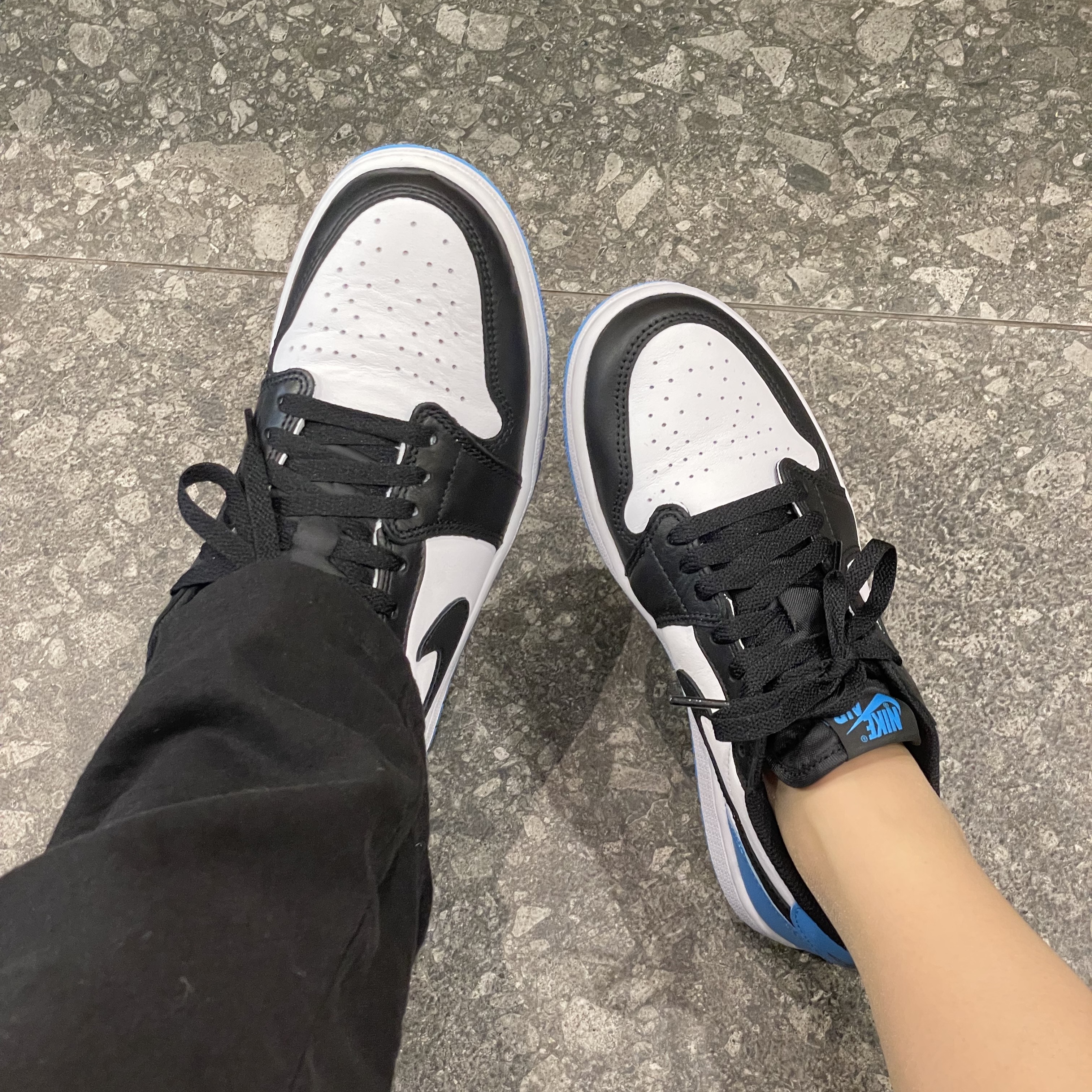 (W) Jordan 1 Retro Low OG Black and Dark Powder Blue, Jordan 1 Retro Low OG Black and Dark Powder Blue 착용 스타일 - 3