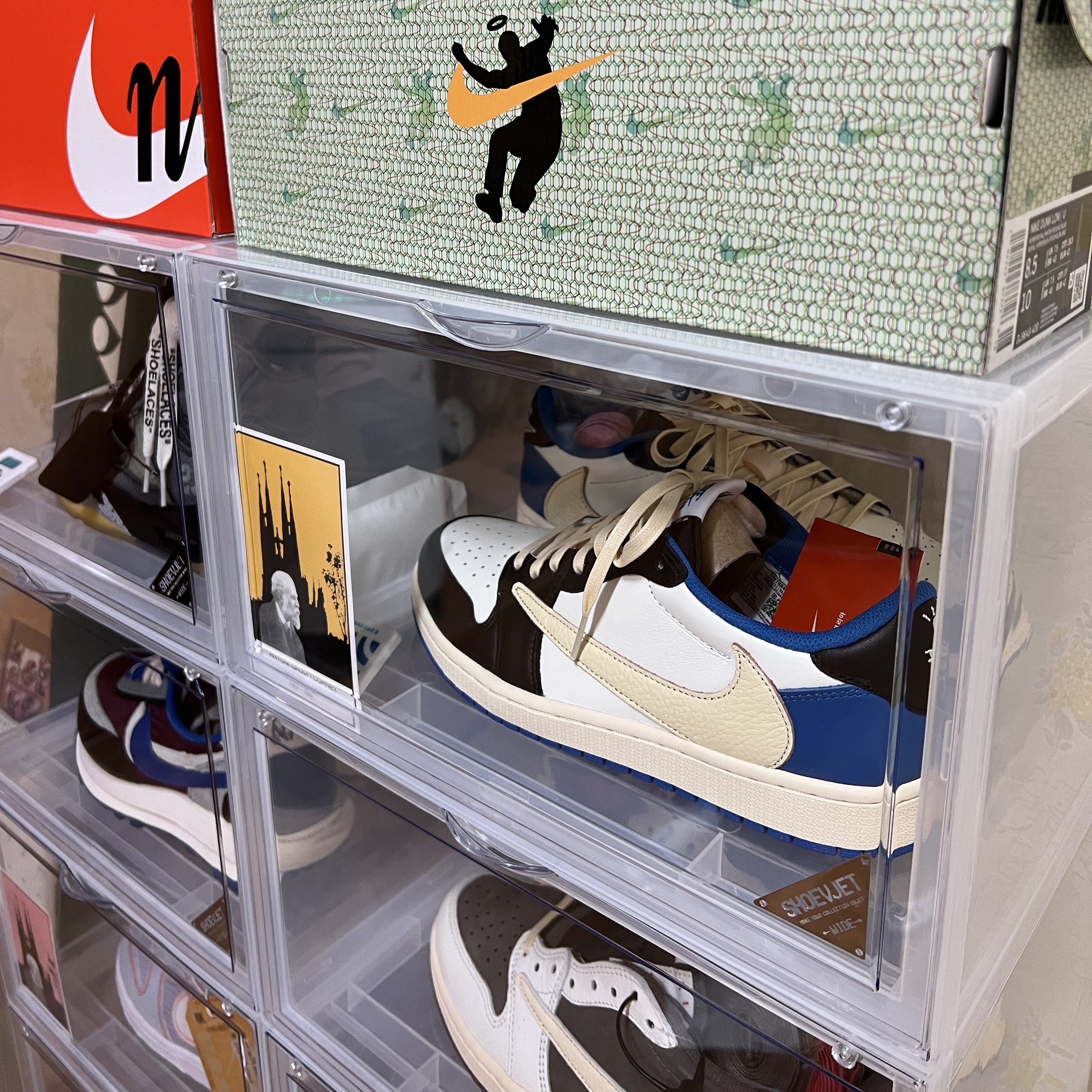 Nike x Sacai x Undercover LDWaffle Night Maroon Team Royal, Jordan 1 x Travis Scott x Fragment Retro Low OG SP Military Blue 착용 스타일